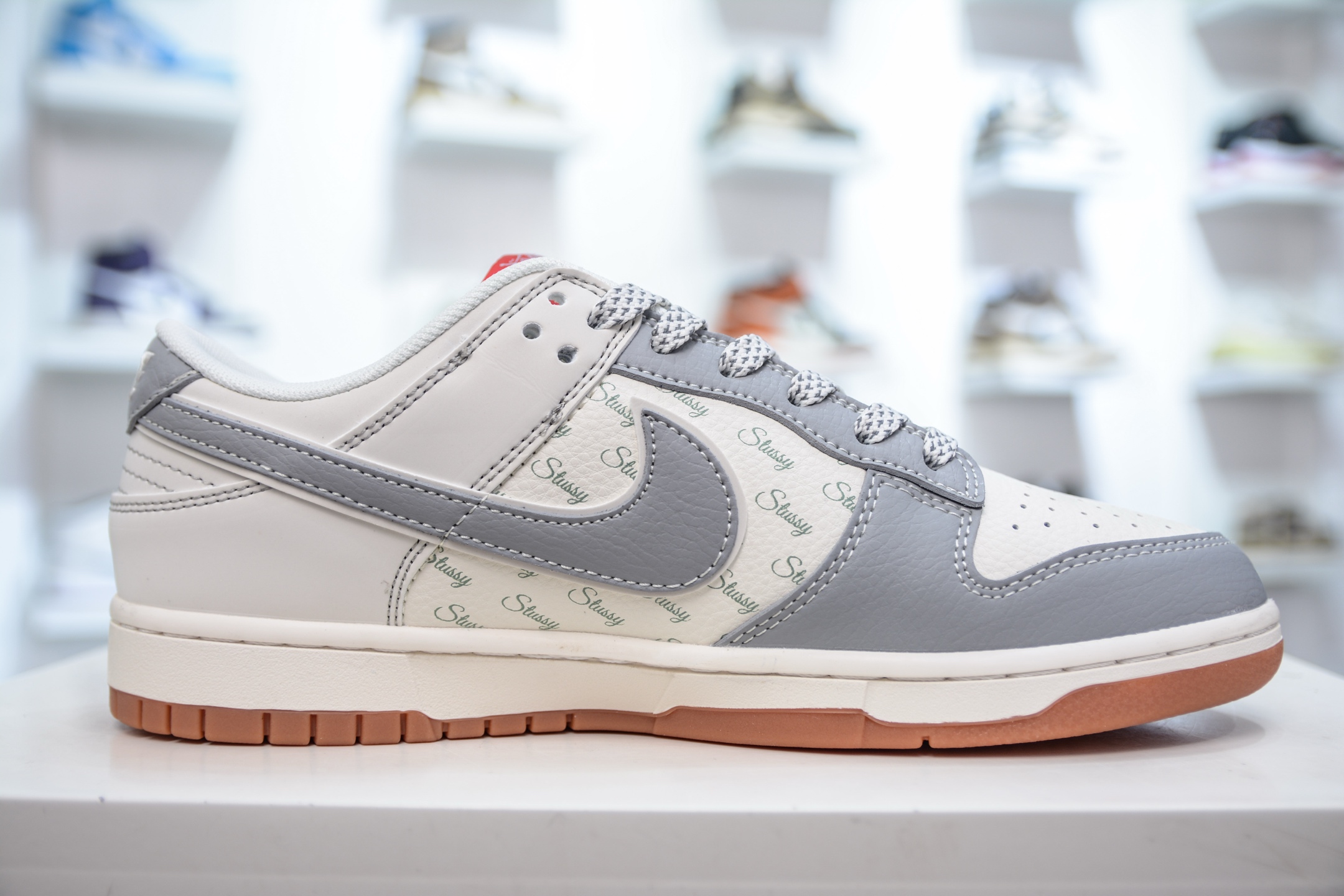 280  Nike SB Dunk Low x Stussy 斯图西联名-米灰生胶   XS6089-531