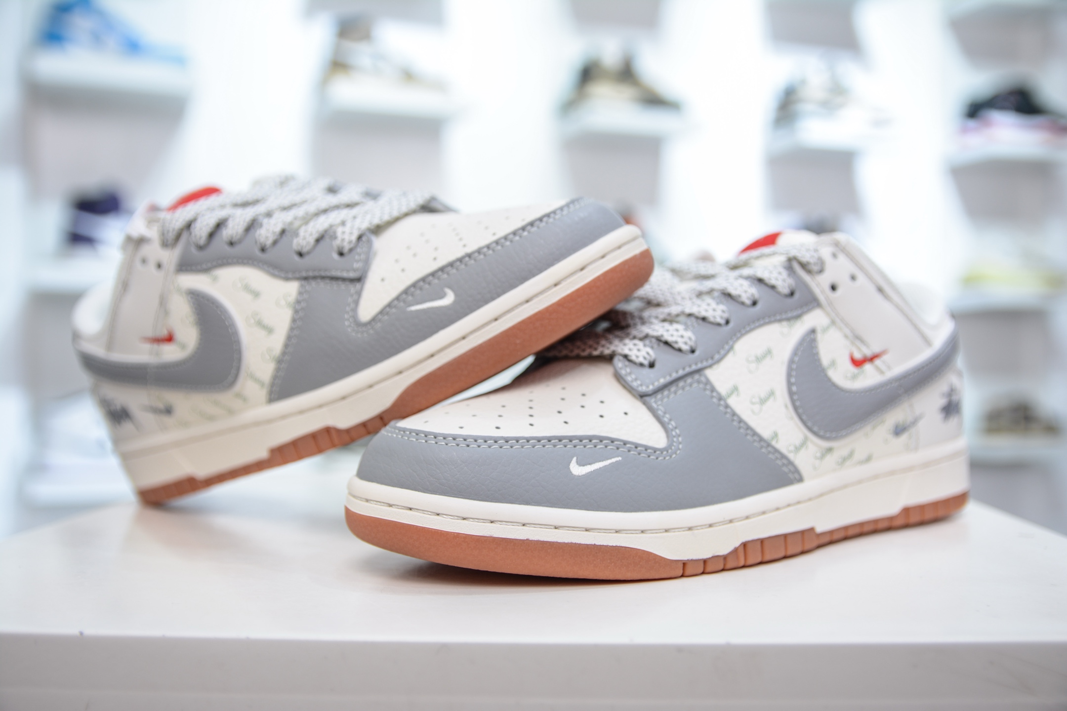 280  Nike SB Dunk Low x Stussy 斯图西联名-米灰生胶   XS6089-531