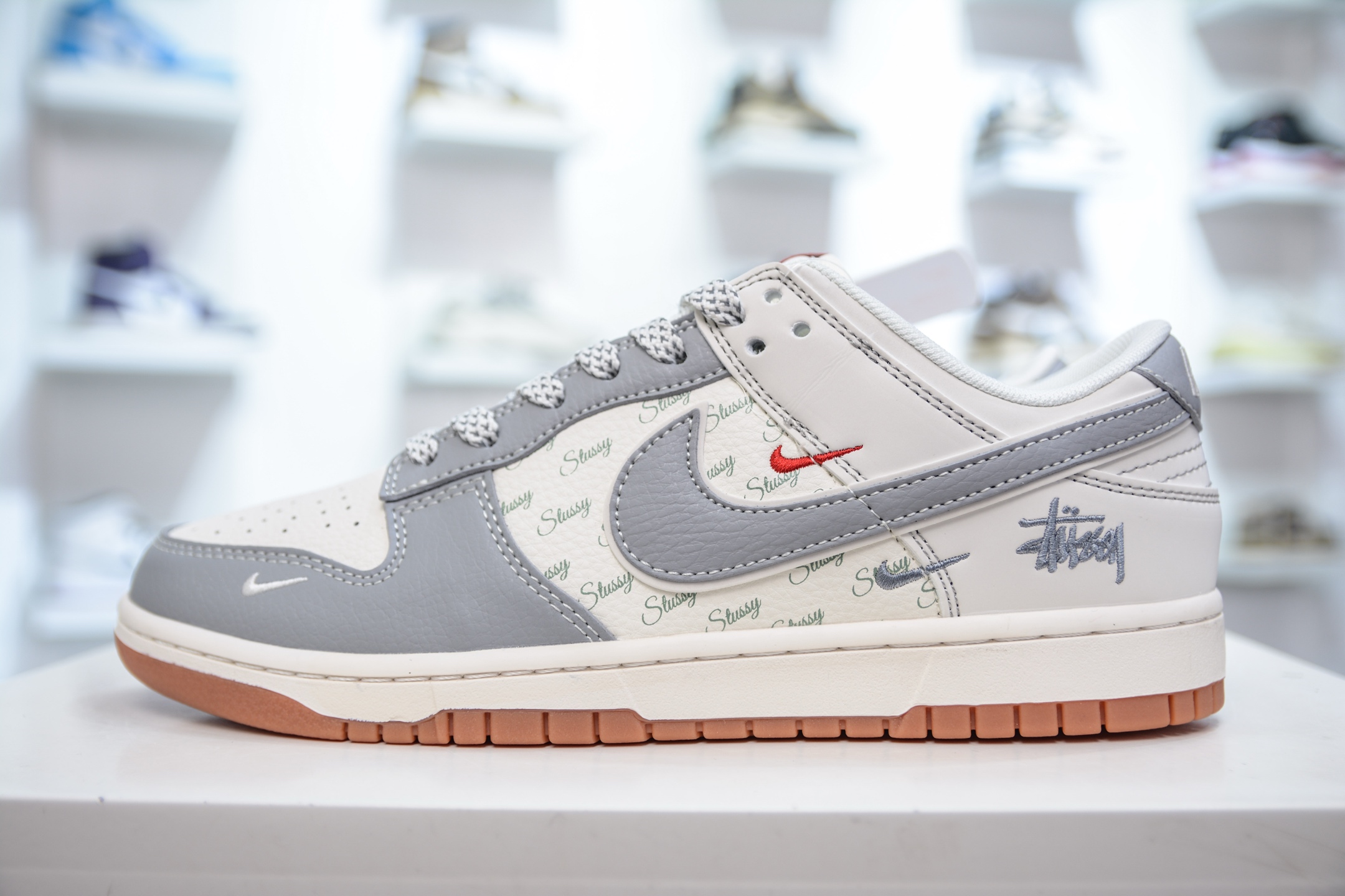 280  Nike SB Dunk Low x Stussy 斯图西联名-米灰生胶   XS6089-531