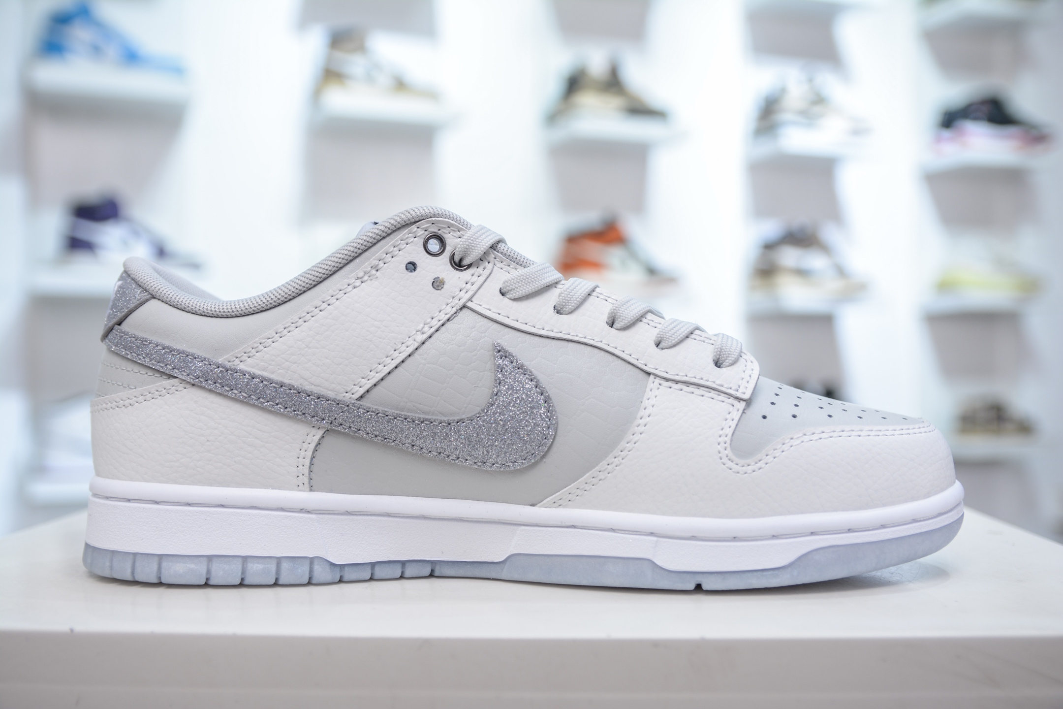 YC纯原 NK Dunk Low 钻在手心 白灰高定 WG0218-018