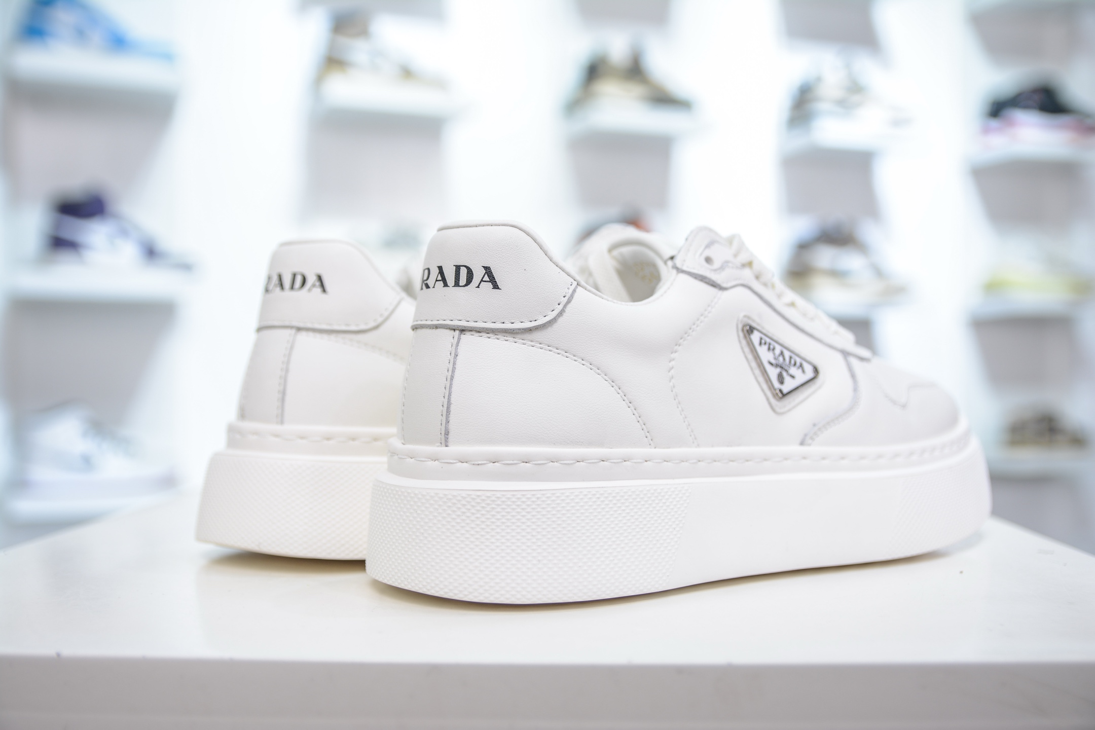 400  PRADA 普拉达 厚底徽标 低帮休闲运动鞋