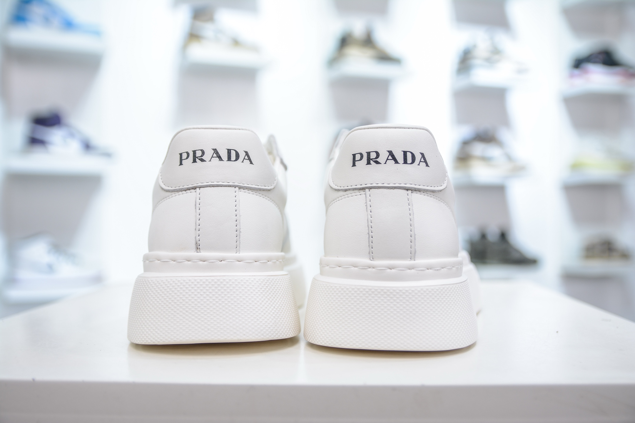 400  PRADA 普拉达 厚底徽标 低帮休闲运动鞋