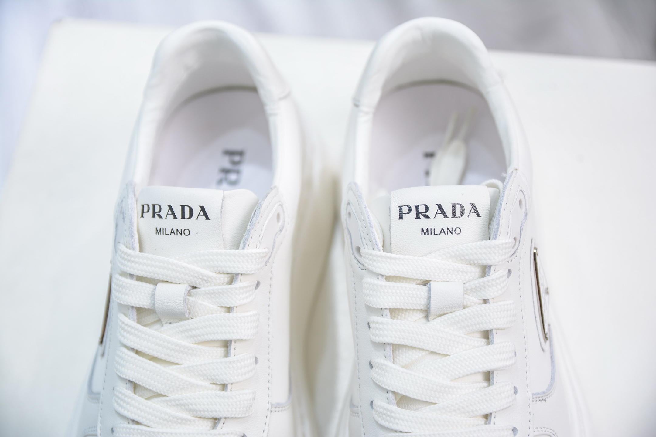 400  PRADA 普拉达 厚底徽标 低帮休闲运动鞋
