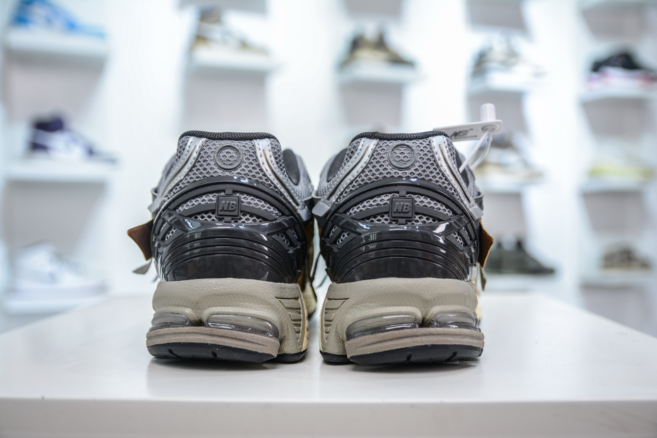 210  T版纯原 New Balance M1906R系列 复古老爹防滑耐磨低帮 跑步鞋  M1906AA
