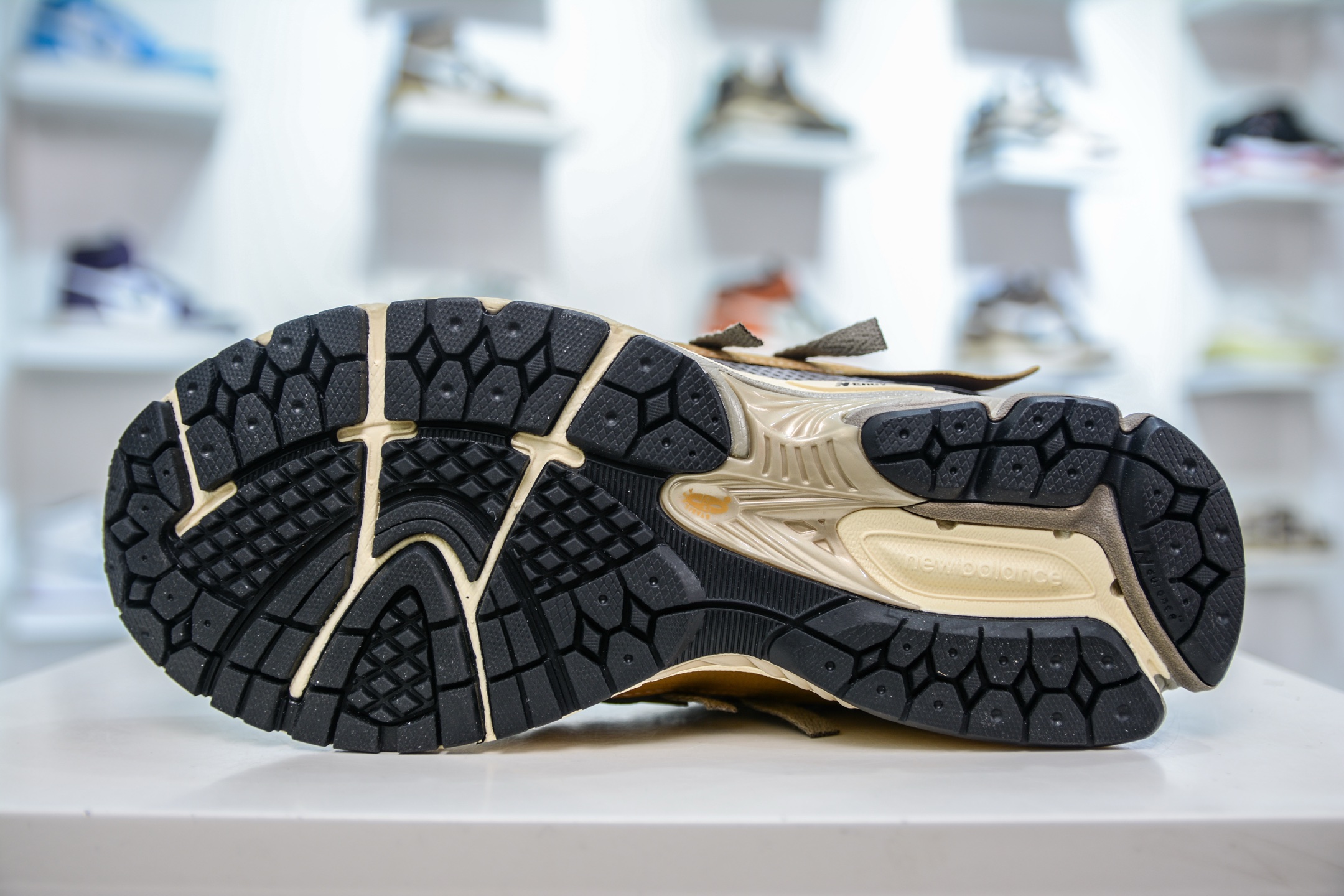 210  T版纯原 New Balance M1906R系列 复古老爹防滑耐磨低帮 跑步鞋  M1906AA