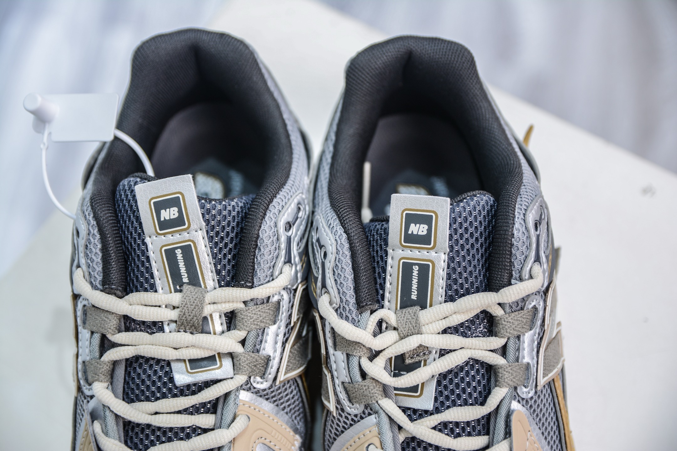 210  T版纯原 New Balance M1906R系列 复古老爹防滑耐磨低帮 跑步鞋  M1906AA