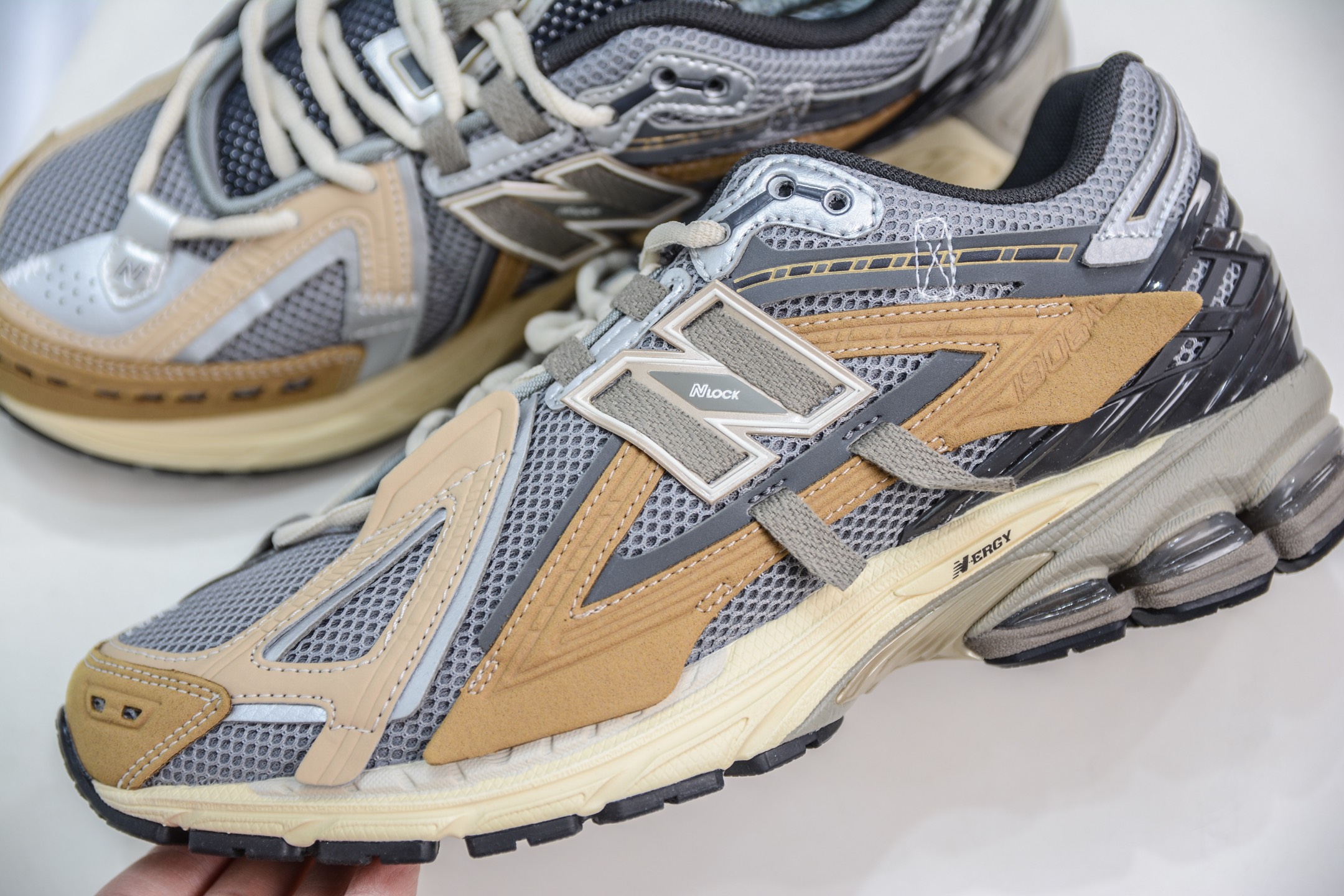210  T版纯原 New Balance M1906R系列 复古老爹防滑耐磨低帮 跑步鞋  M1906AA