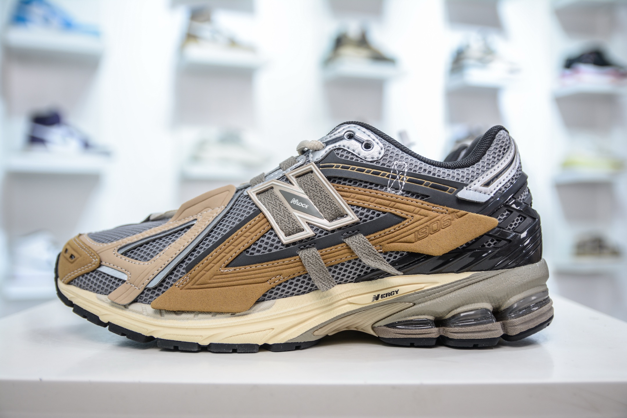 210  T版纯原 New Balance M1906R系列 复古老爹防滑耐磨低帮 跑步鞋  M1906AA
