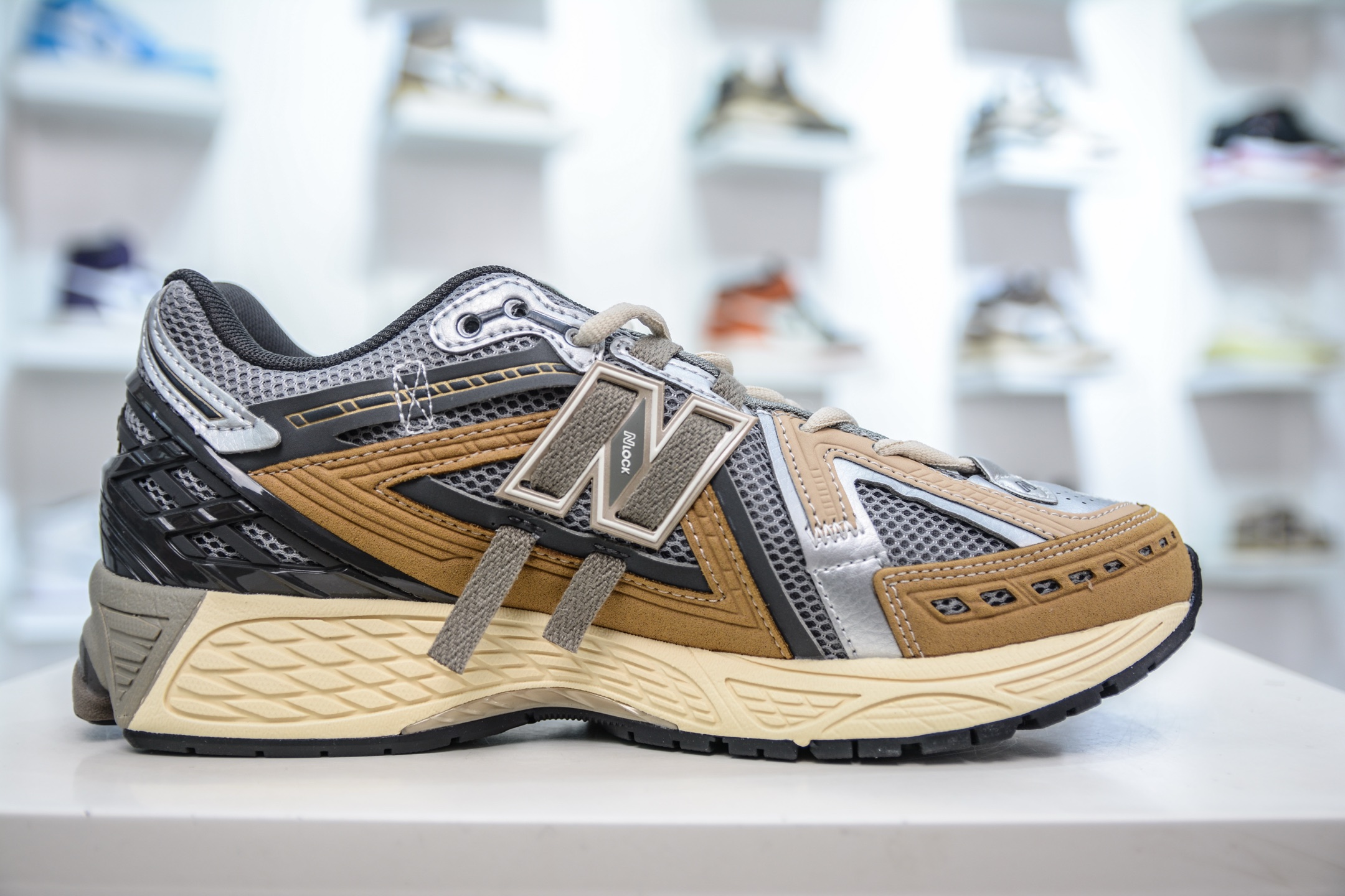 210  T版纯原 New Balance M1906R系列 复古老爹防滑耐磨低帮 跑步鞋  M1906AA