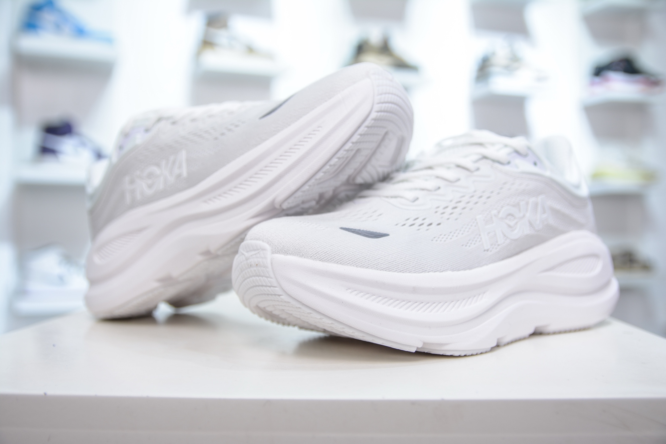 200  CS版 HOKA ONE ONE Bondi 9 WIDE 邦迪九代舒适防滑耐磨低帮休闲跑步鞋  1162011/WWH
