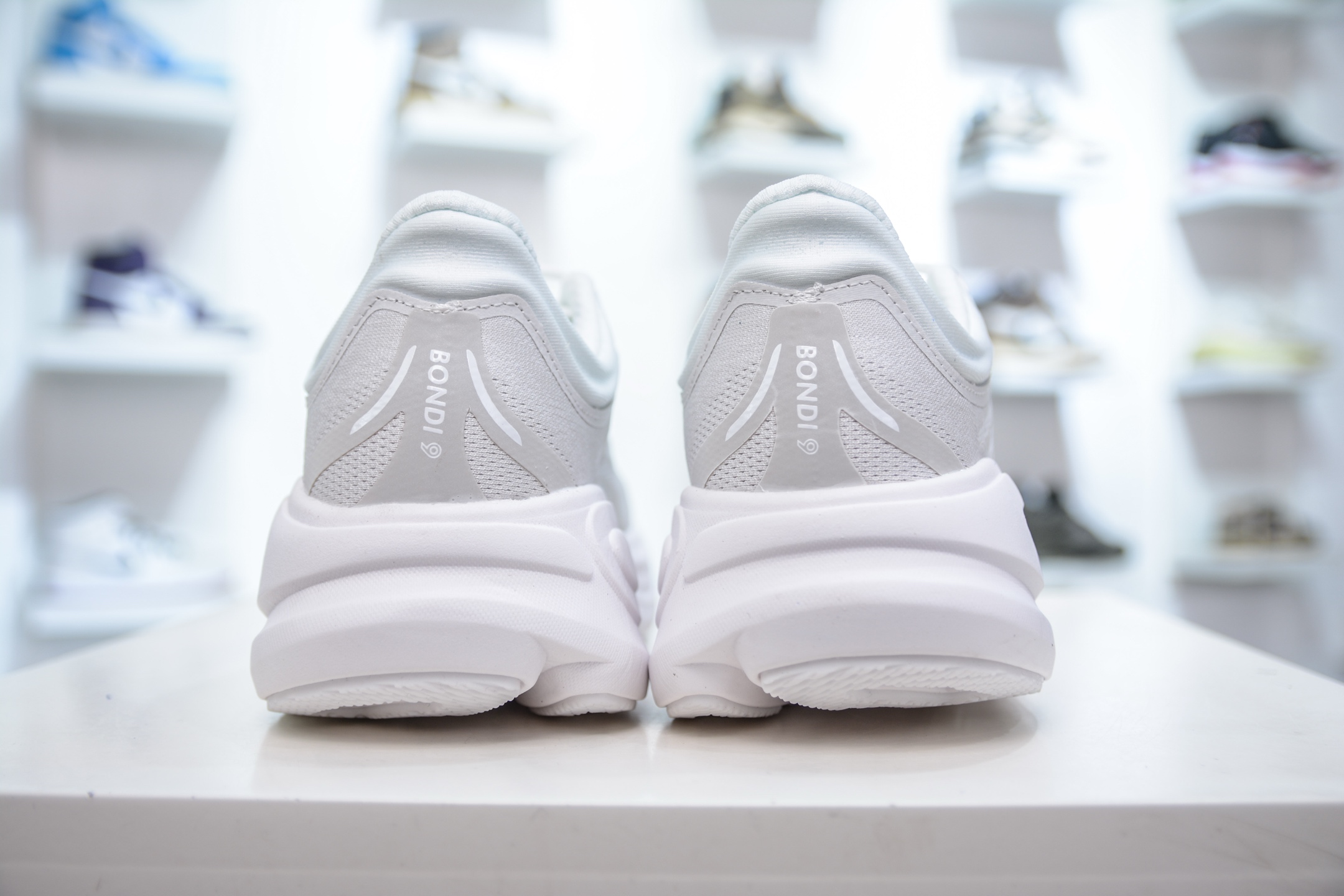 200  CS版 HOKA ONE ONE Bondi 9 WIDE 邦迪九代舒适防滑耐磨低帮休闲跑步鞋  1162011/WWH