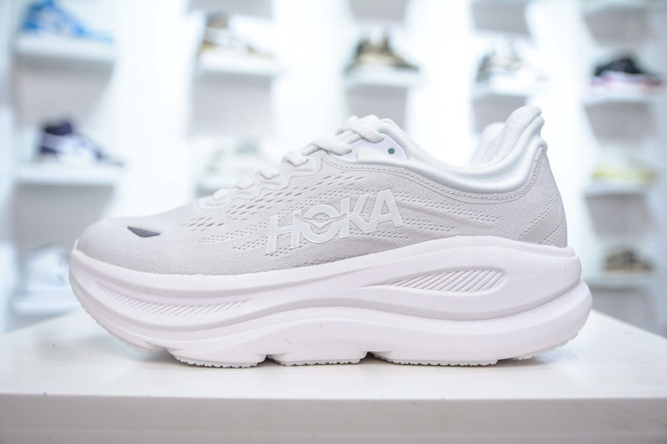 200  CS版 HOKA ONE ONE Bondi 9 WIDE 邦迪九代舒适防滑耐磨低帮休闲跑步鞋  1162011/WWH