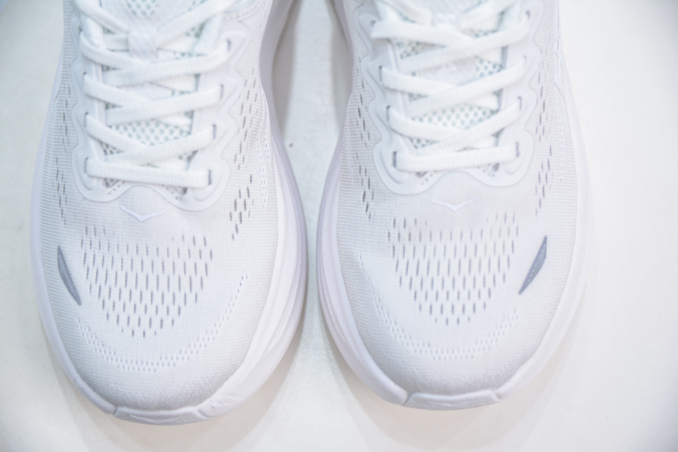 200  CS版 HOKA ONE ONE Bondi 9 WIDE 邦迪九代舒适防滑耐磨低帮休闲跑步鞋  1162011/WWH