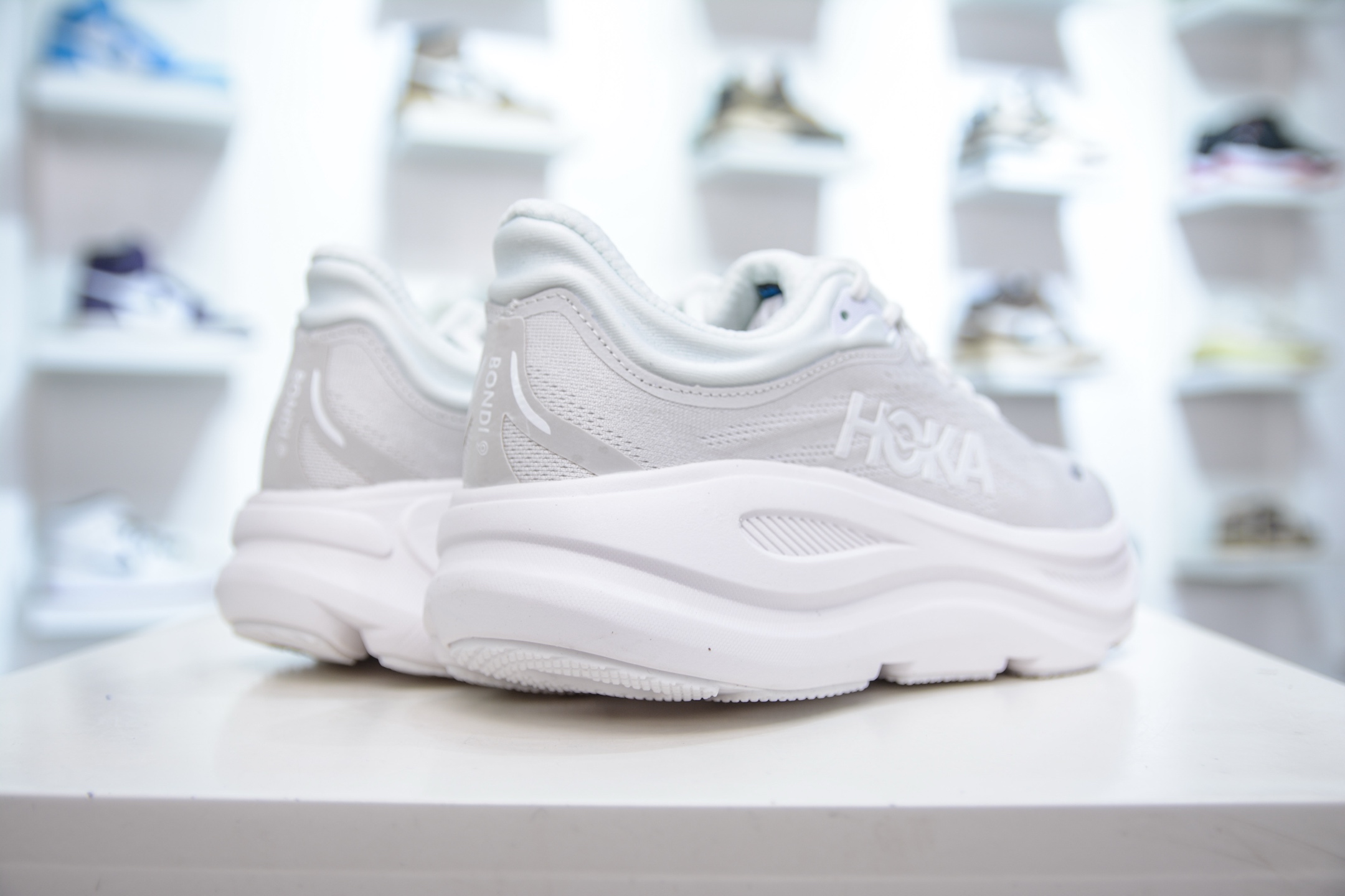 200  CS版 HOKA ONE ONE Bondi 9 WIDE 邦迪九代舒适防滑耐磨低帮休闲跑步鞋  1162011/WWH