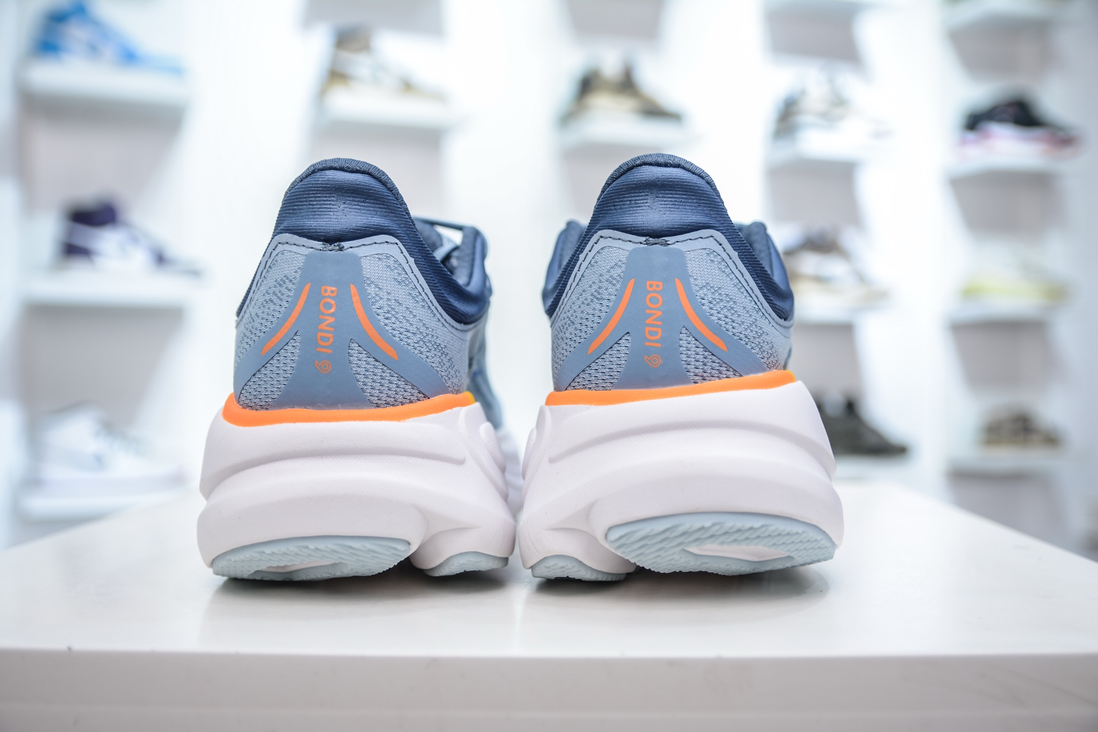 200  CS版 HOKA ONE ONE Bondi 9 WIDE 邦迪九代舒适防滑耐磨低帮休闲跑步鞋  1162013/DNP