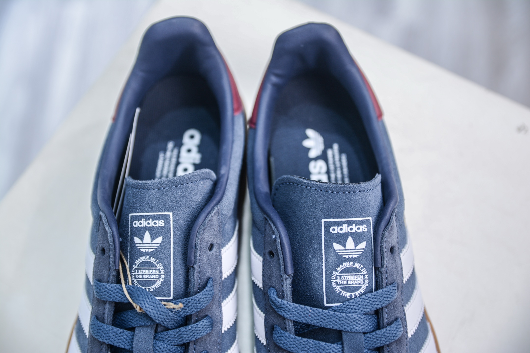 160 AD Gazelle Indoor Trainers 羚羊内训系列低帮复古百搭休闲运动德训风板鞋 JI3522