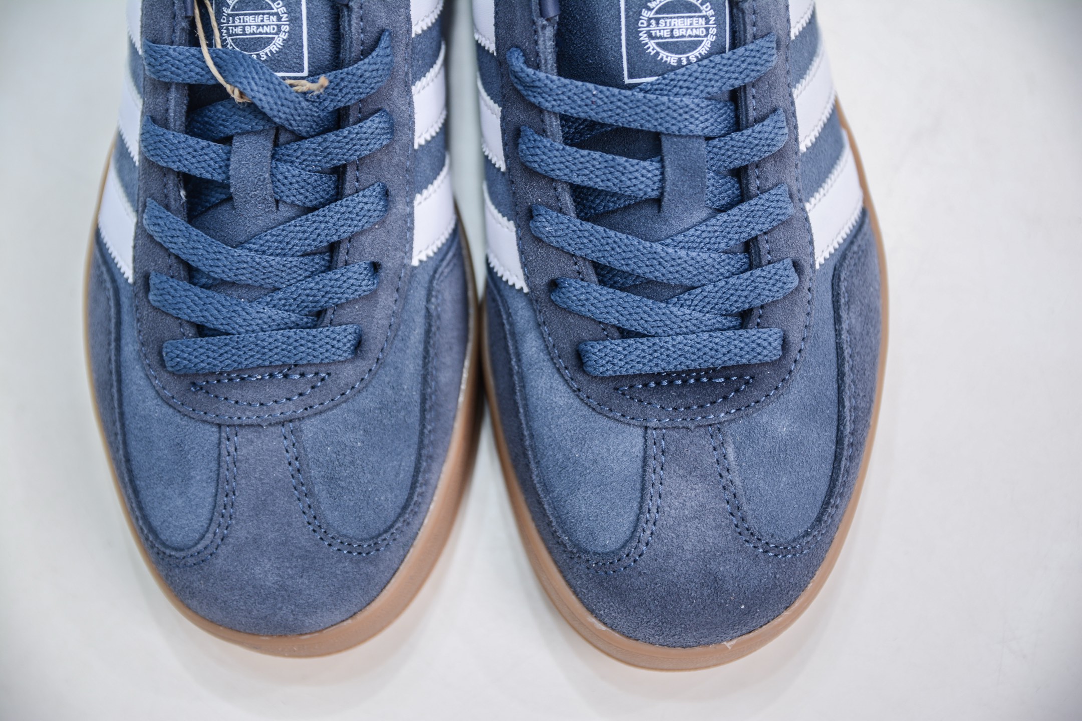 160 AD Gazelle Indoor Trainers 羚羊内训系列低帮复古百搭休闲运动德训风板鞋 JI3522