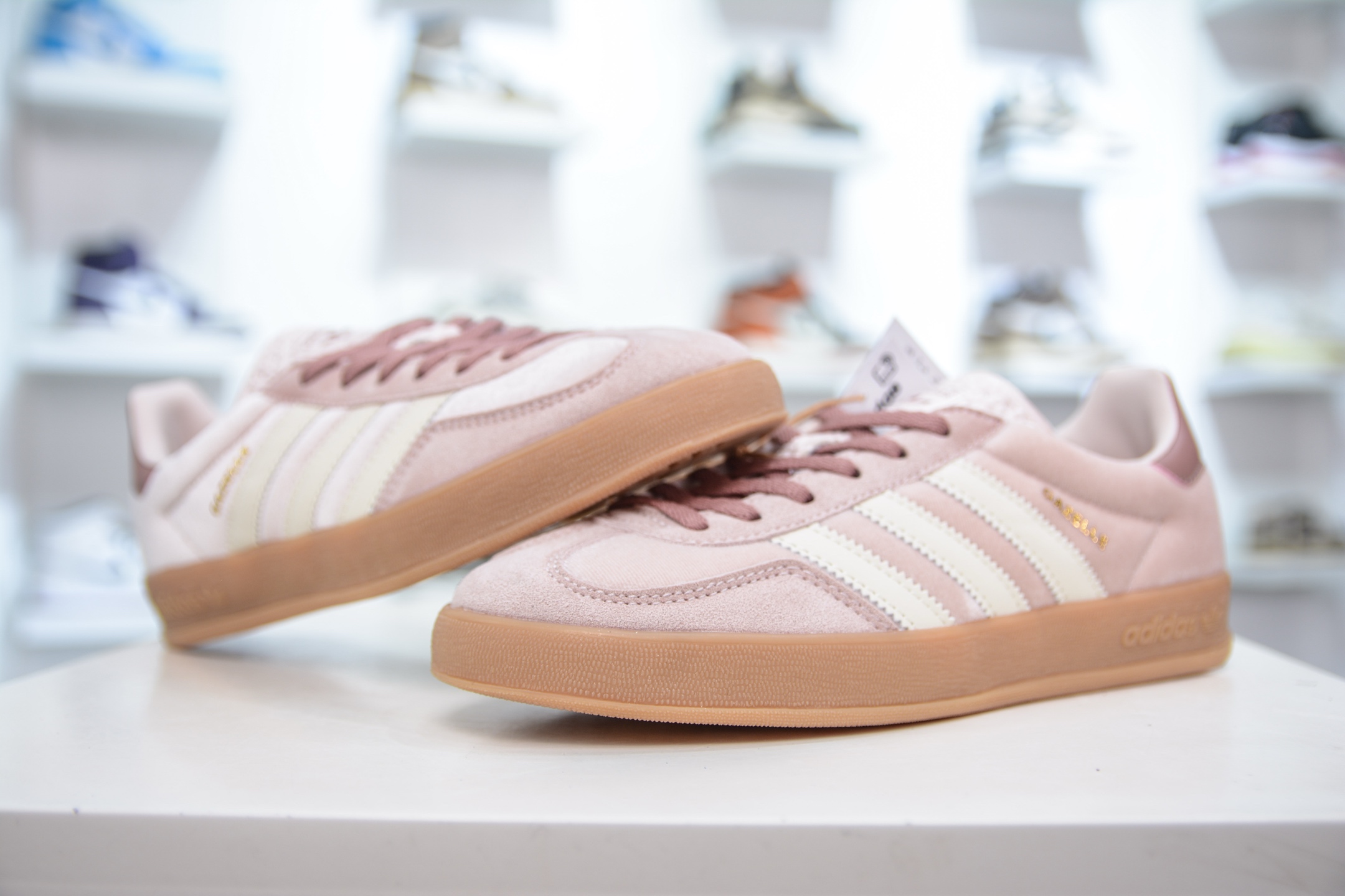 160 AD Gazelle Indoor Trainers 羚羊内训系列低帮复古百搭休闲运动德训风板鞋 JR0232