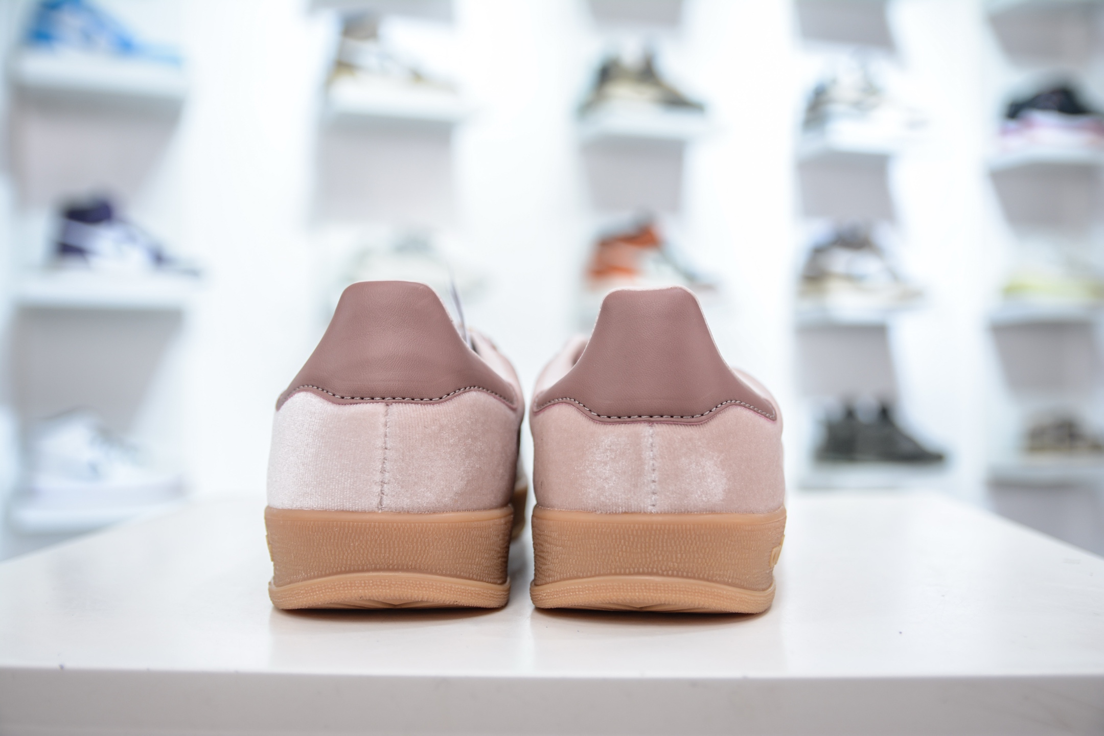 160 AD Gazelle Indoor Trainers 羚羊内训系列低帮复古百搭休闲运动德训风板鞋 JR0232