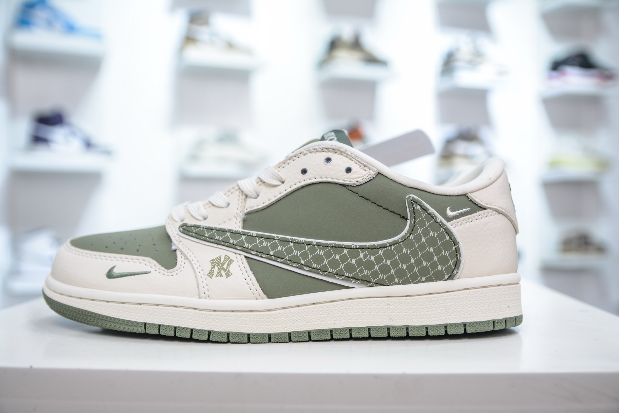 270 MLB x Travis Scott x Air Jordan 1 Low乔丹1代低帮倒钩 洋基队联名- 米绿网纹勾 XS2024-017