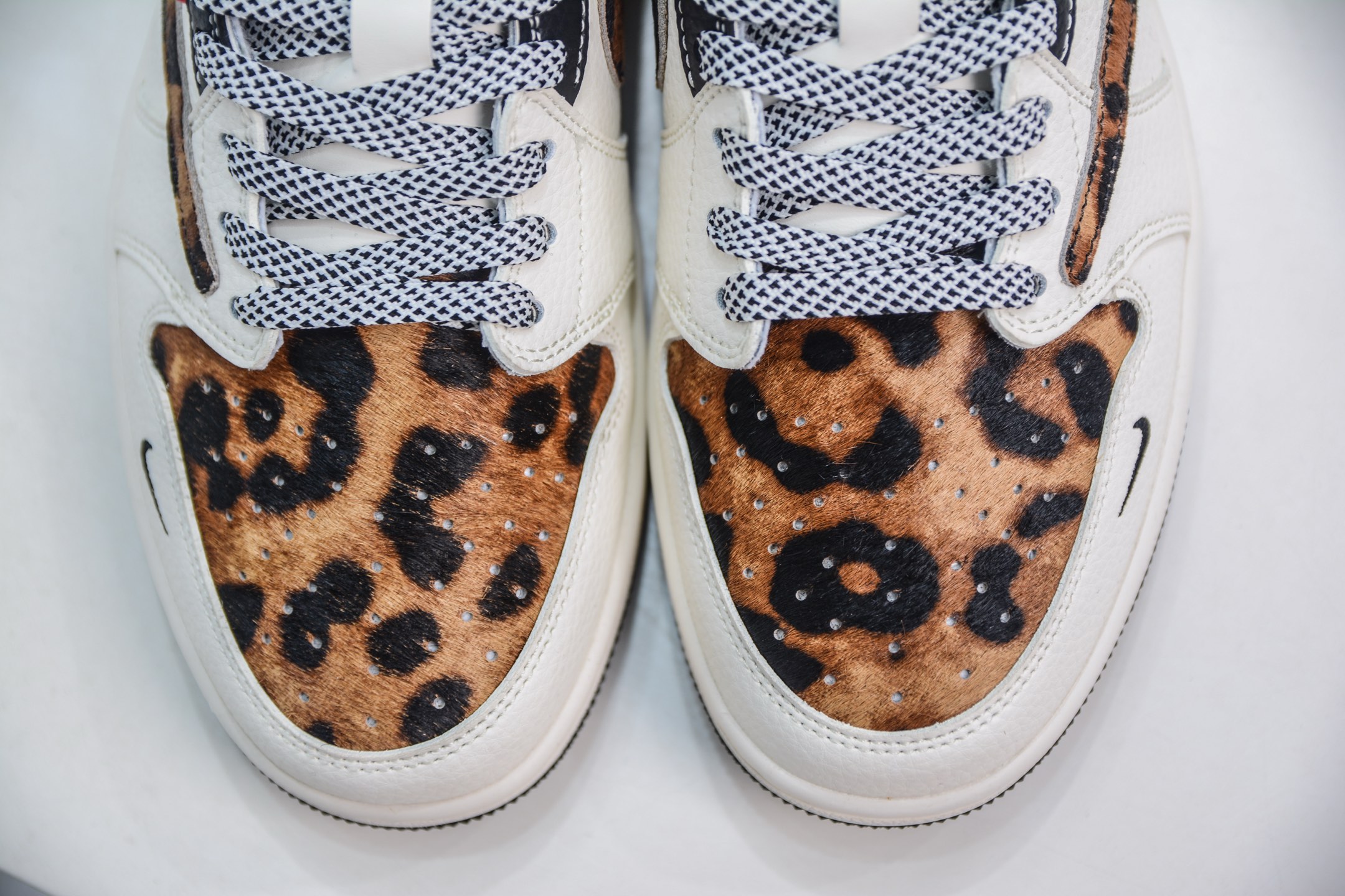 270 TS x Air Jordan x Supreme AJ1 Low 倒钩低帮联名SUP-米白棕豹纹 JJ2508-555