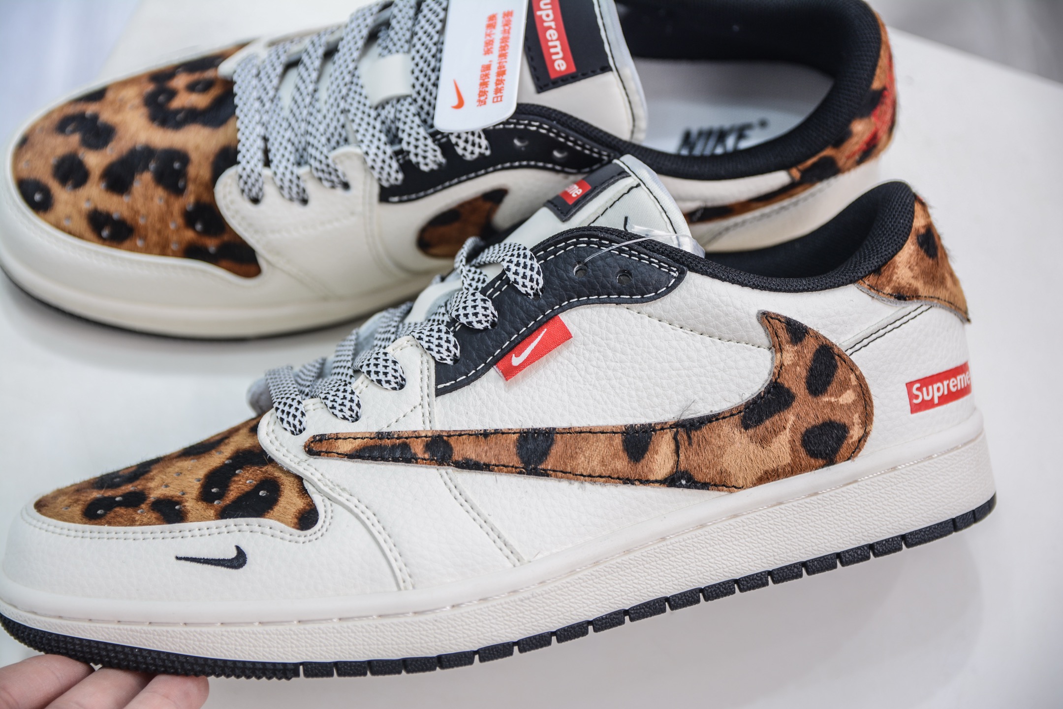 270 TS x Air Jordan x Supreme AJ1 Low 倒钩低帮联名SUP-米白棕豹纹 JJ2508-555