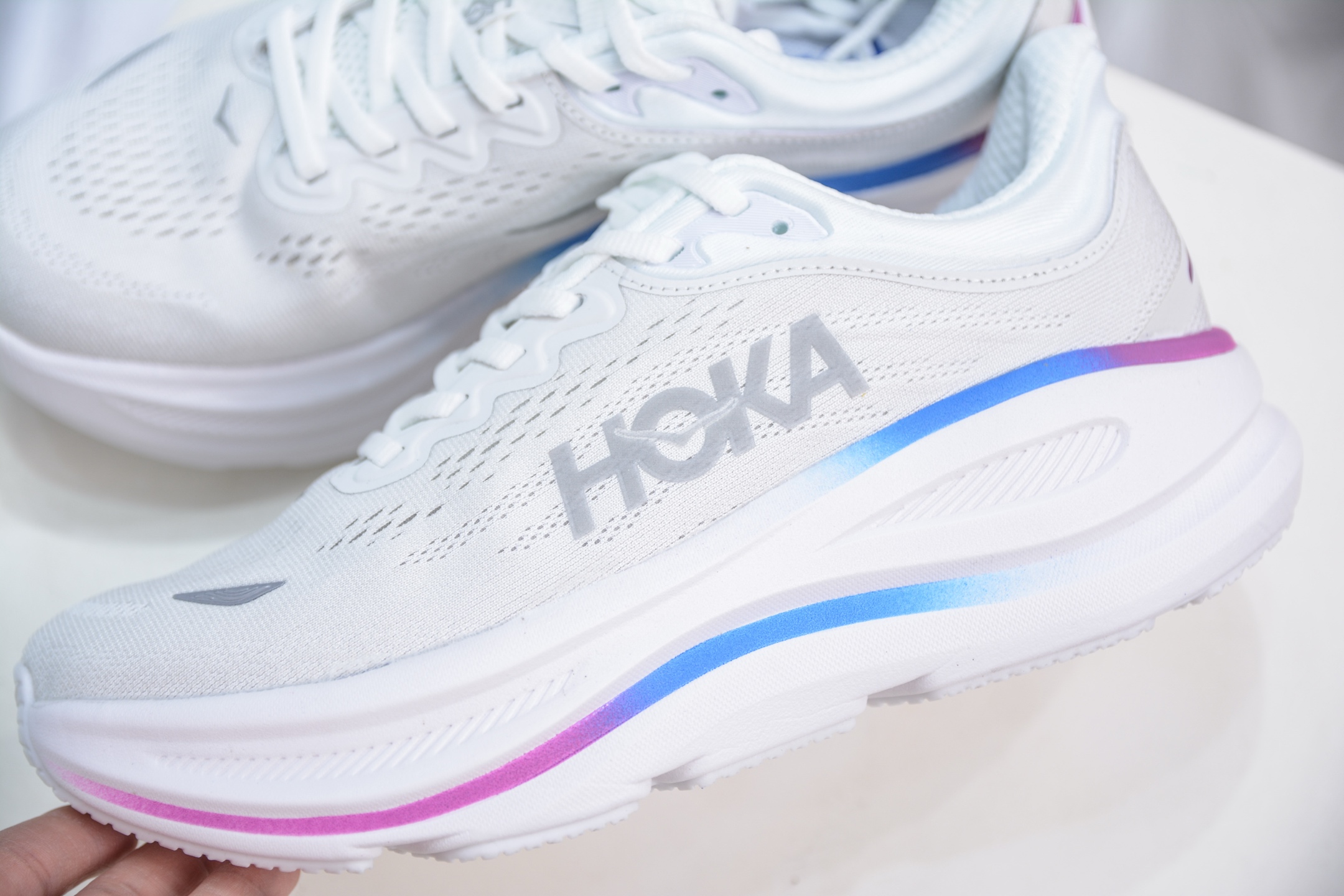 200 CS版 HOKA ONE ONE Bondi 9 WIDE 邦迪九代舒适防滑耐磨低帮休闲跑步鞋 1162011/RBW