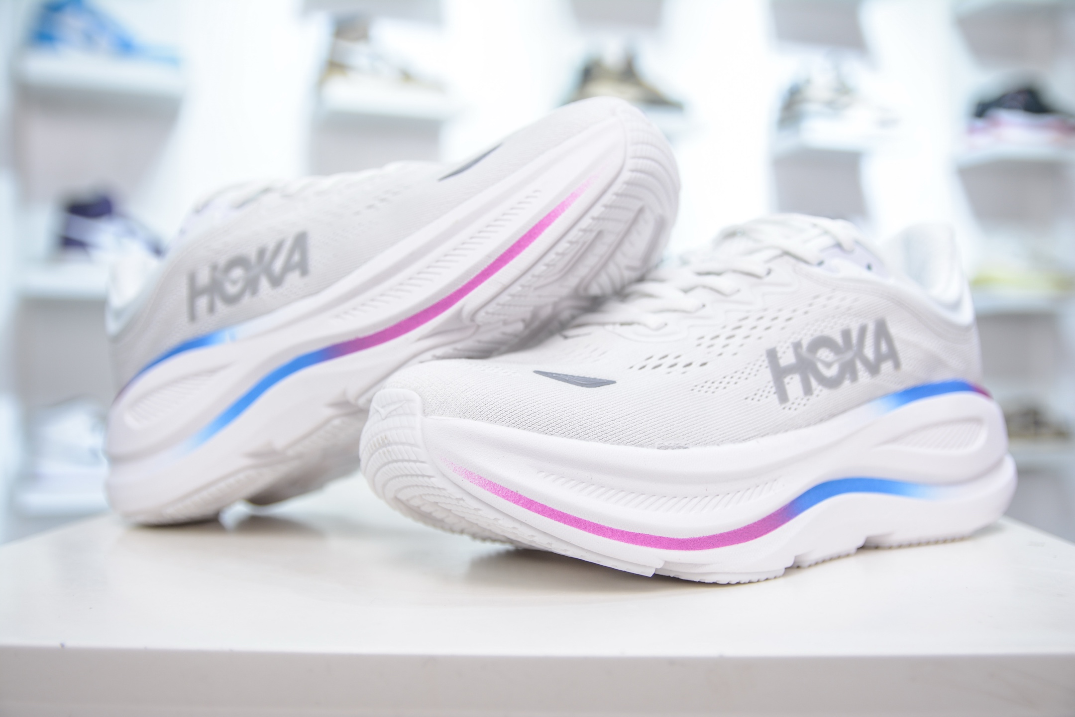 200 CS版 HOKA ONE ONE Bondi 9 WIDE 邦迪九代舒适防滑耐磨低帮休闲跑步鞋 1162011/RBW
