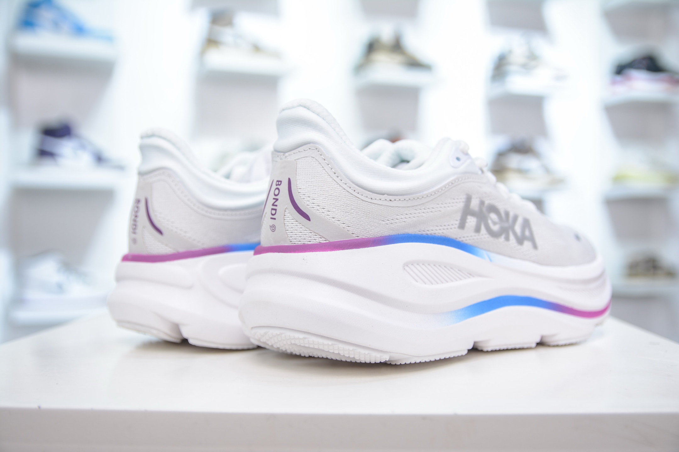 200 CS版 HOKA ONE ONE Bondi 9 WIDE 邦迪九代舒适防滑耐磨低帮休闲跑步鞋 1162011/RBW