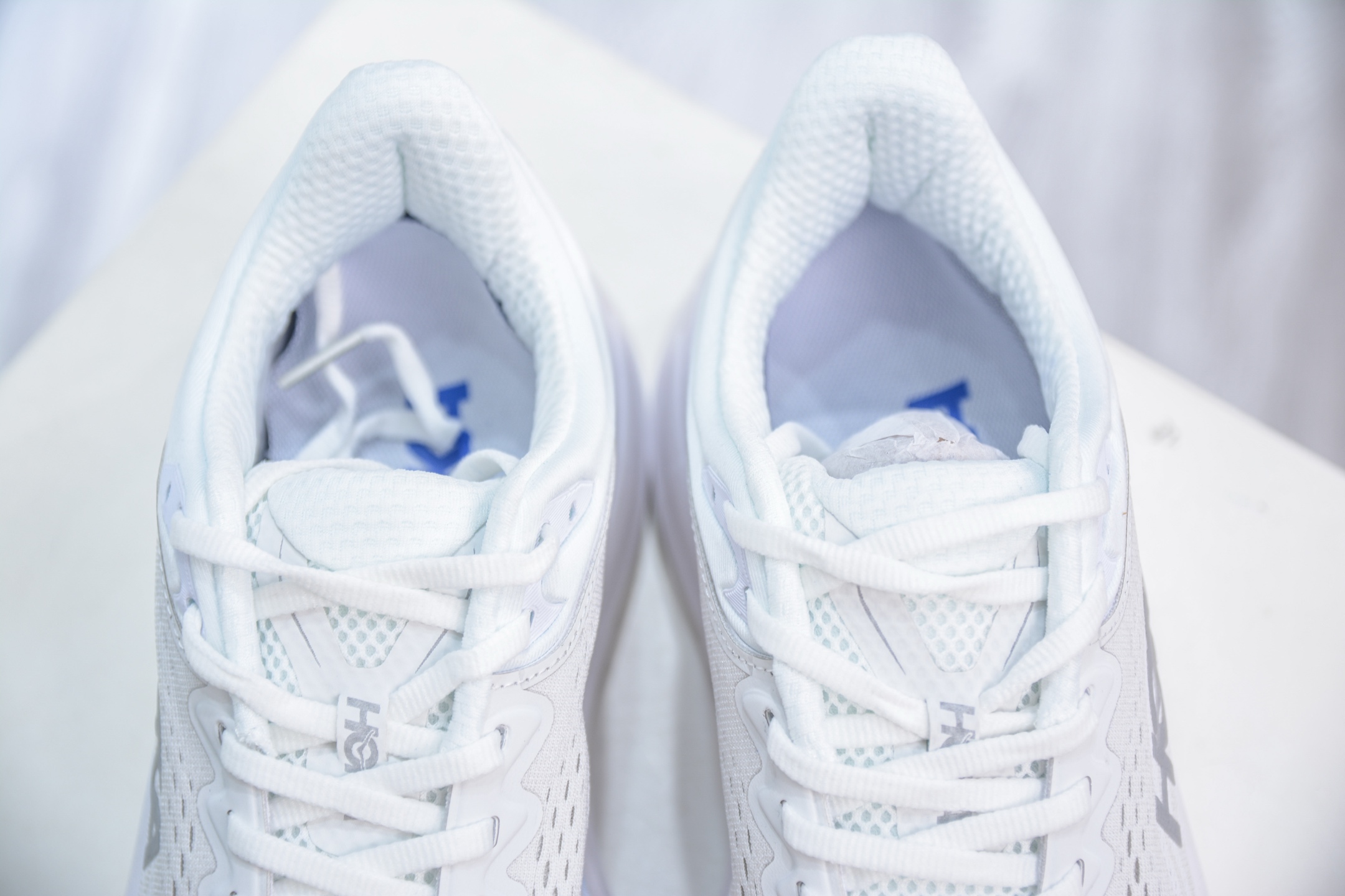 200 CS版 HOKA ONE ONE Bondi 9 WIDE 邦迪九代舒适防滑耐磨低帮休闲跑步鞋 1162011/RBW