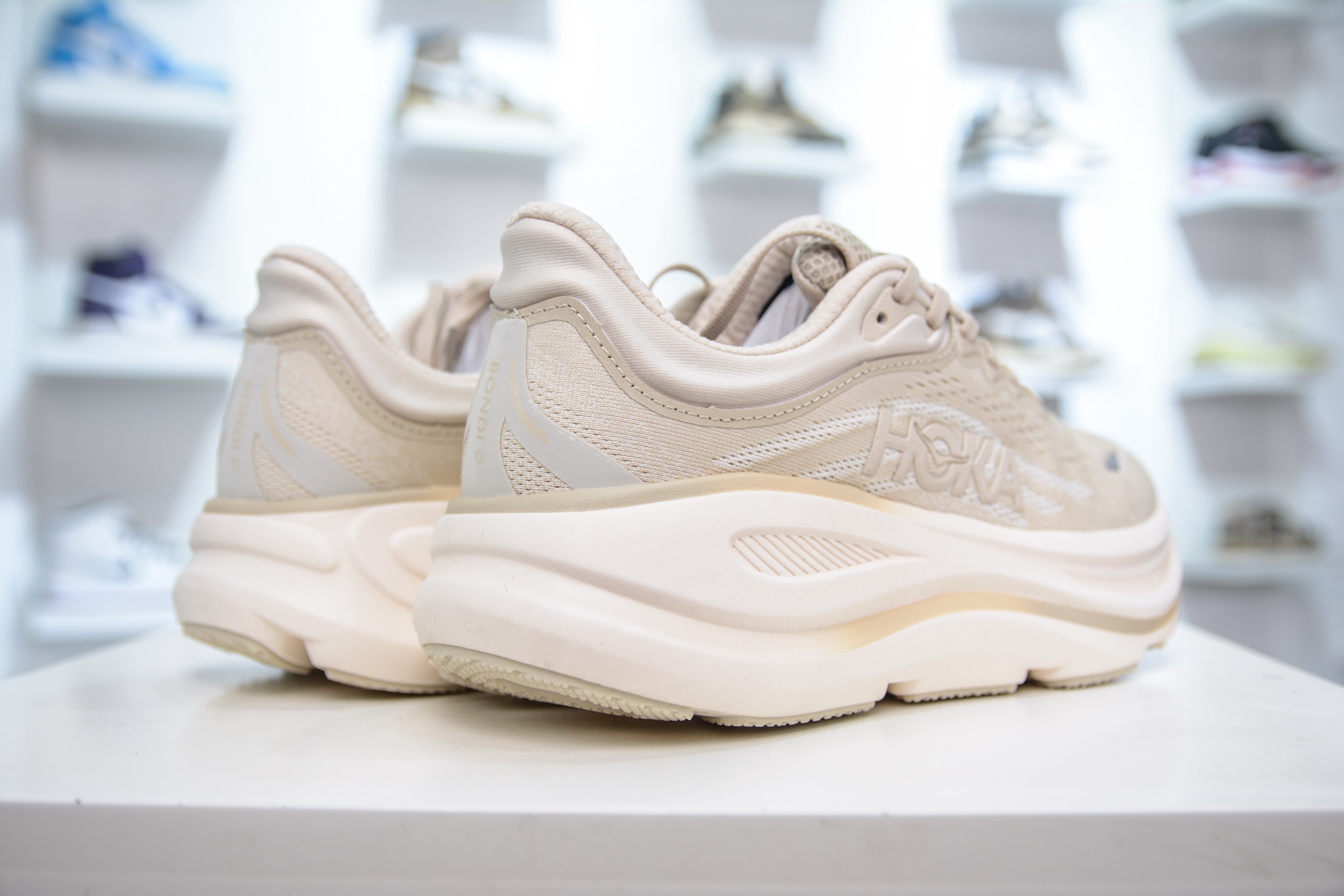 200 CS版 HOKA ONE ONE Bondi 9 WIDE 邦迪九代舒适防滑耐磨低帮休闲跑步鞋 1162011/OLTM