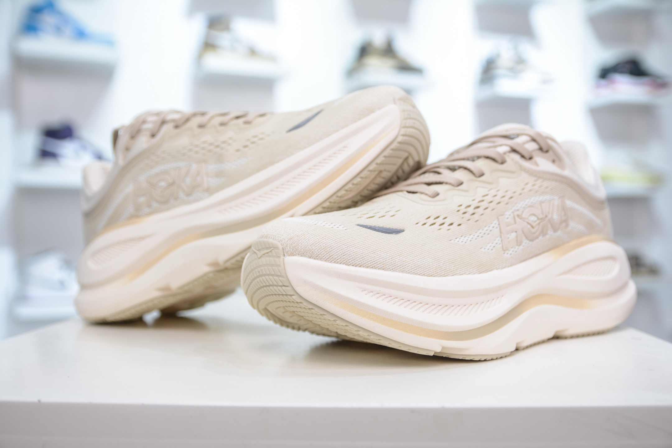 200 CS版 HOKA ONE ONE Bondi 9 WIDE 邦迪九代舒适防滑耐磨低帮休闲跑步鞋 1162011/OLTM