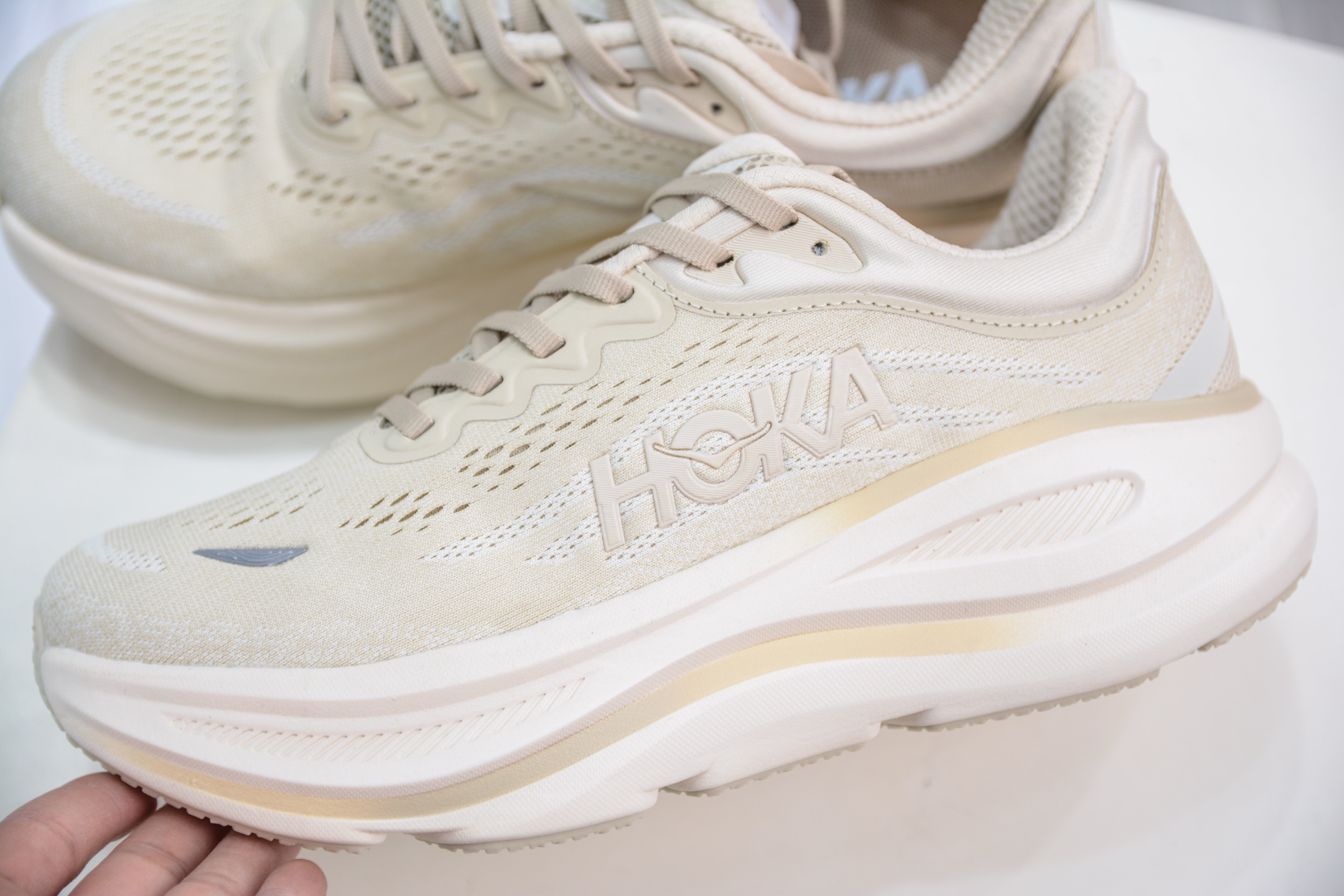 200 CS版 HOKA ONE ONE Bondi 9 WIDE 邦迪九代舒适防滑耐磨低帮休闲跑步鞋 1162011/OLTM