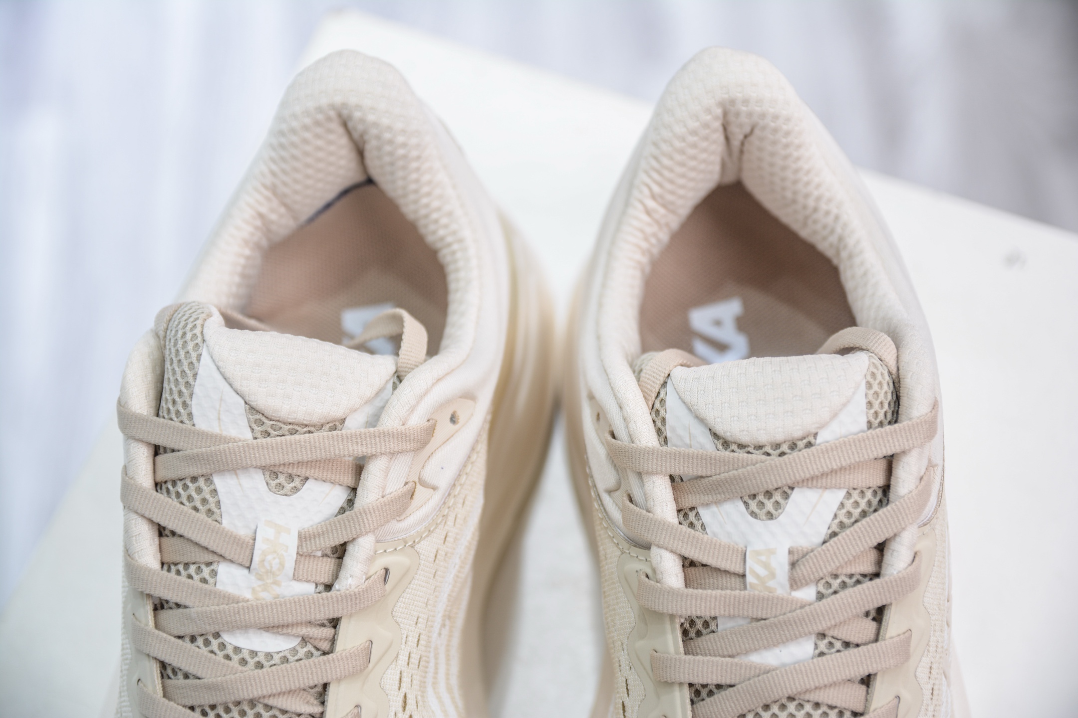 200 CS版 HOKA ONE ONE Bondi 9 WIDE 邦迪九代舒适防滑耐磨低帮休闲跑步鞋 1162011/OLTM