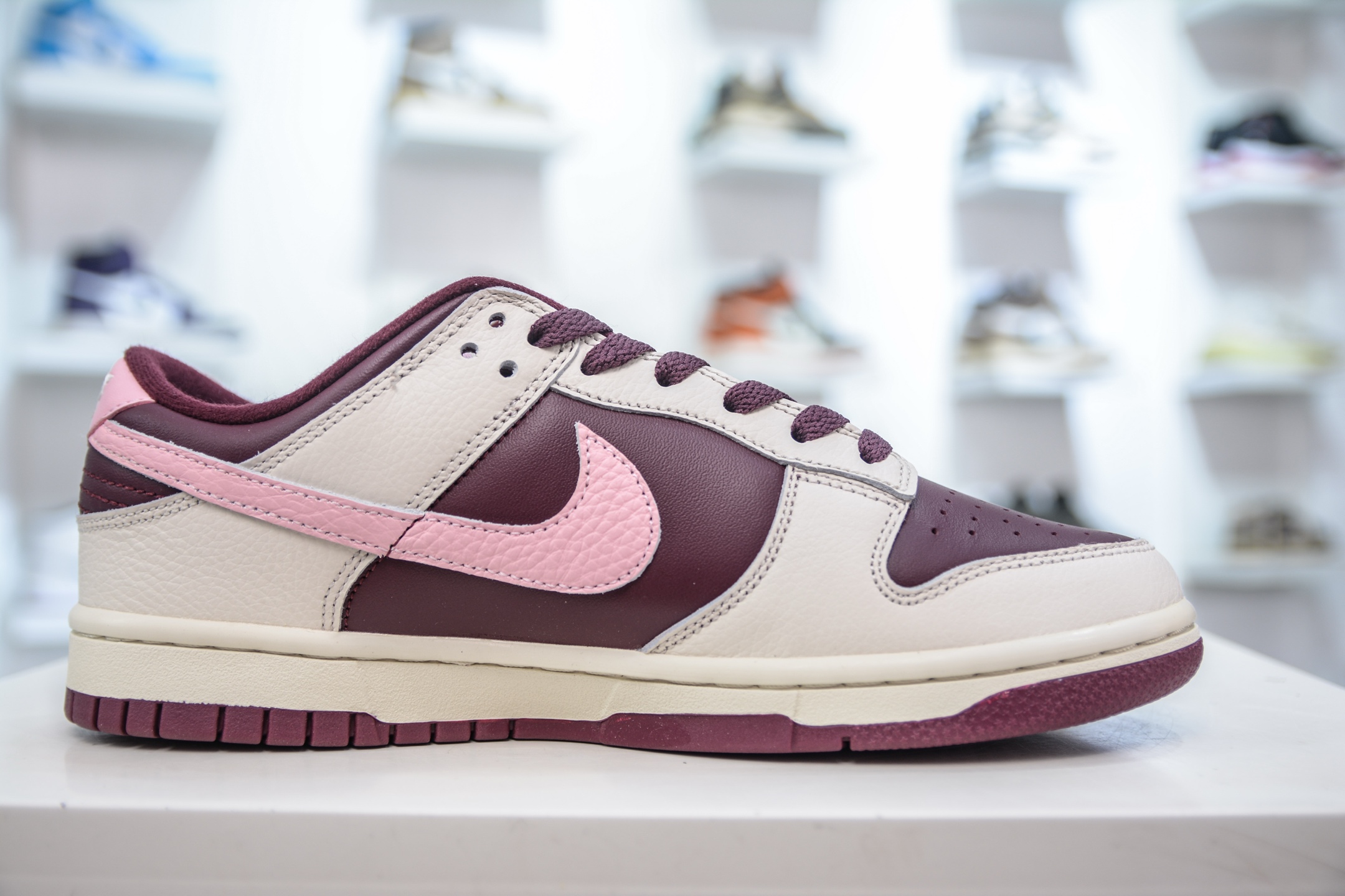 260 AY版纯原 Nike SB Dunk Low Dunk “粉勾”白酒红 DR9705-100
