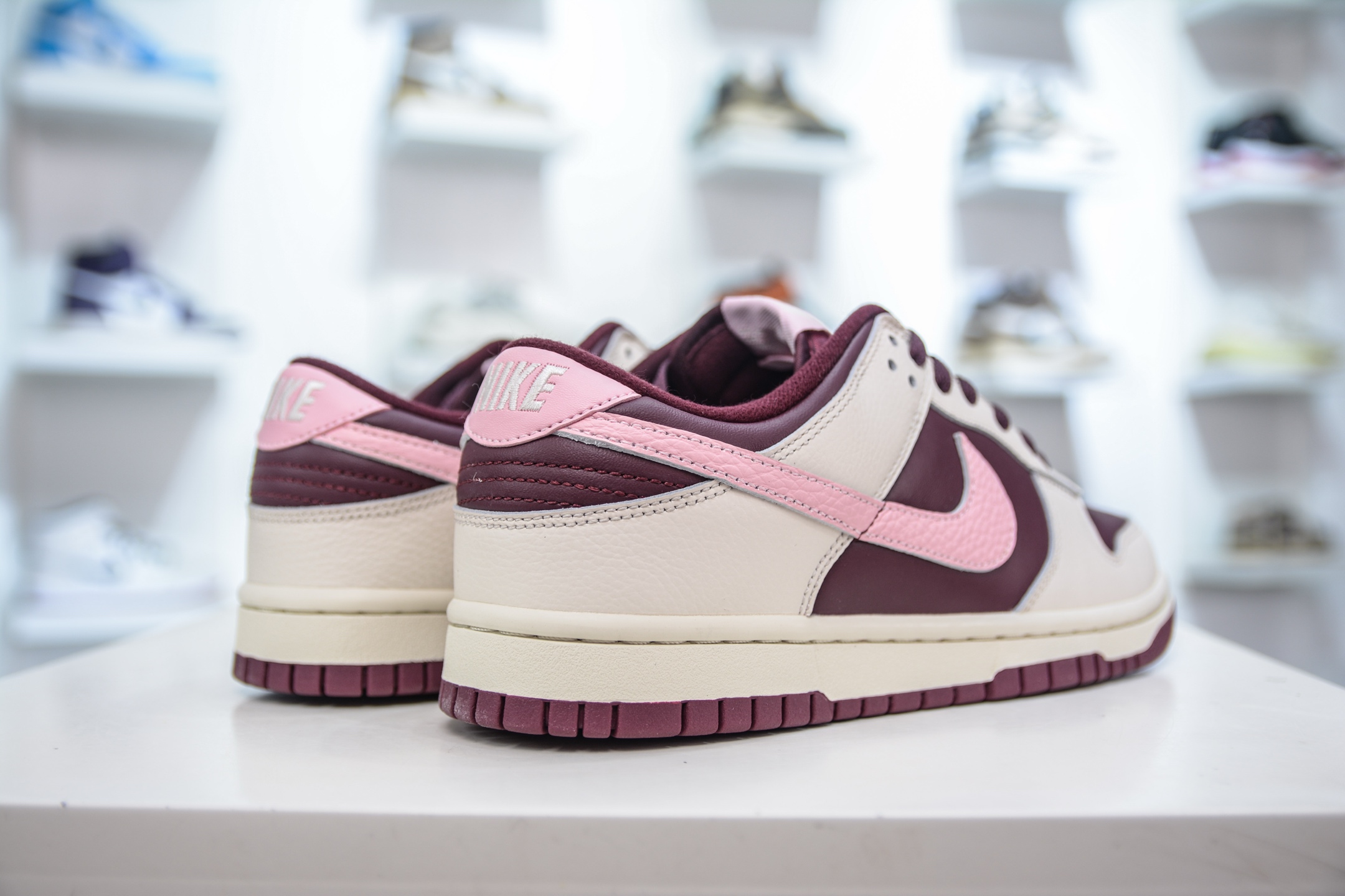 260 AY版纯原 Nike SB Dunk Low Dunk “粉勾”白酒红 DR9705-100