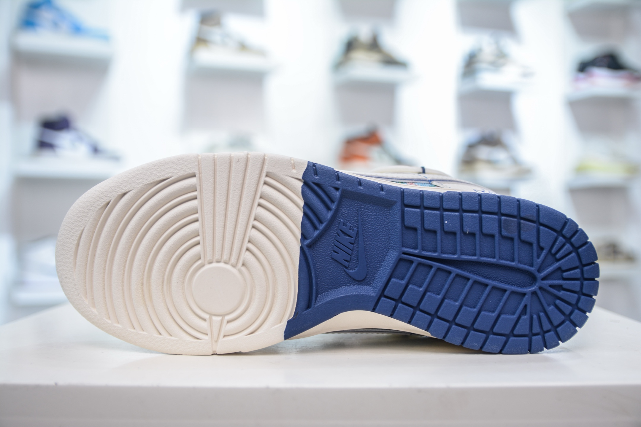 300 Nike SB Dunk Low x Louis Vuitton LV联名-绑带油画白勾 DN6868-077