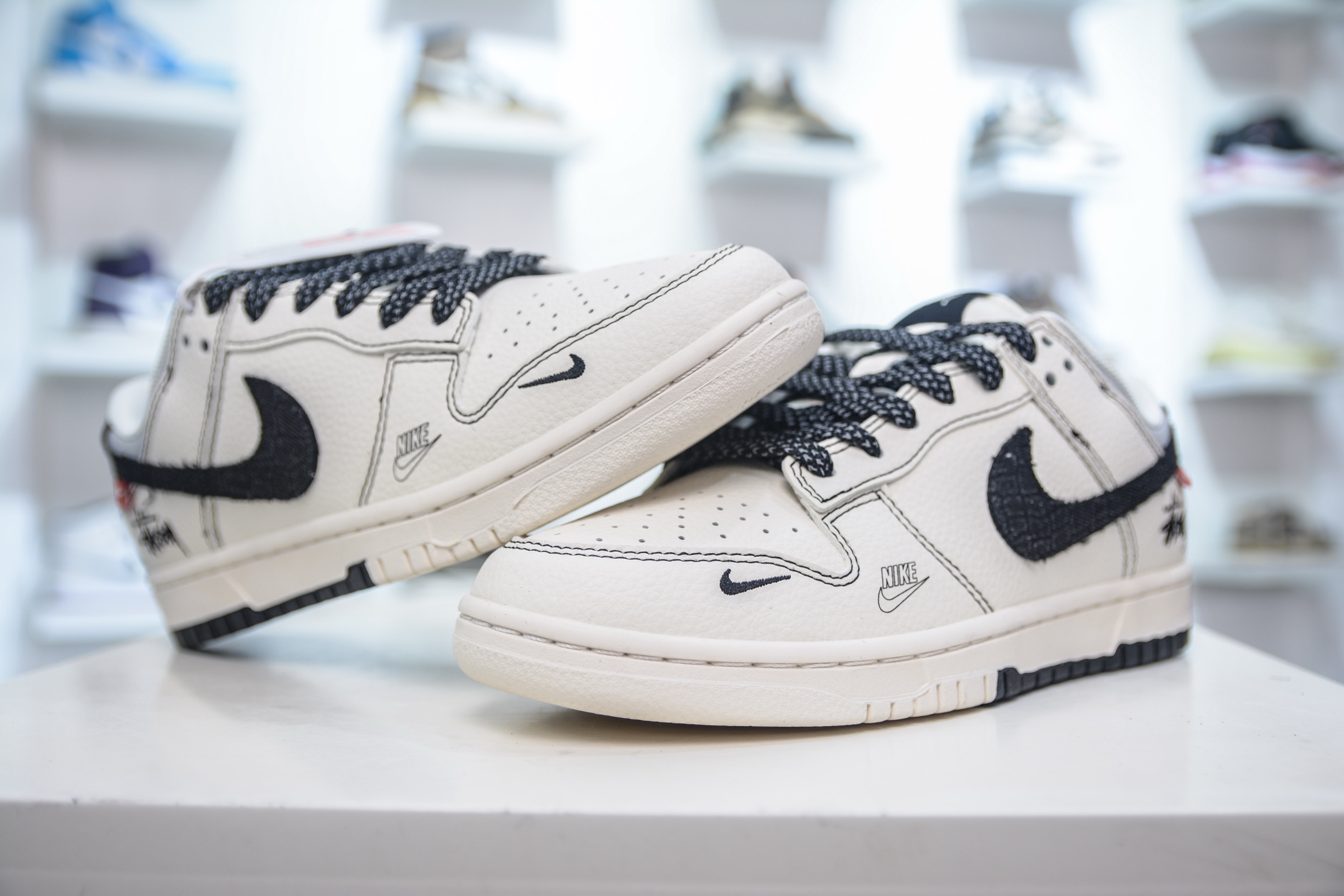 280 Nike SB Dunk Low x Stussy 斯图西联名-白黑布勾 ZH2598-266