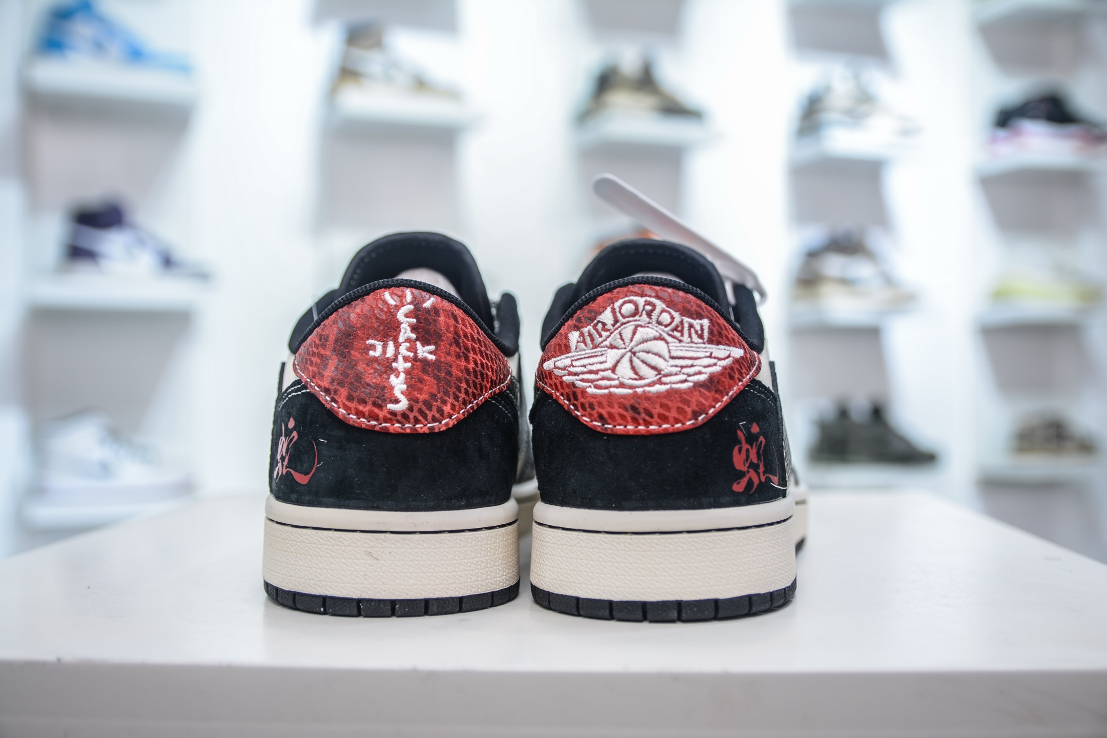 270 Travis Scott x Nike Air Jordan 1 Low 蛇年限定 反转白黑红 YX5066-306