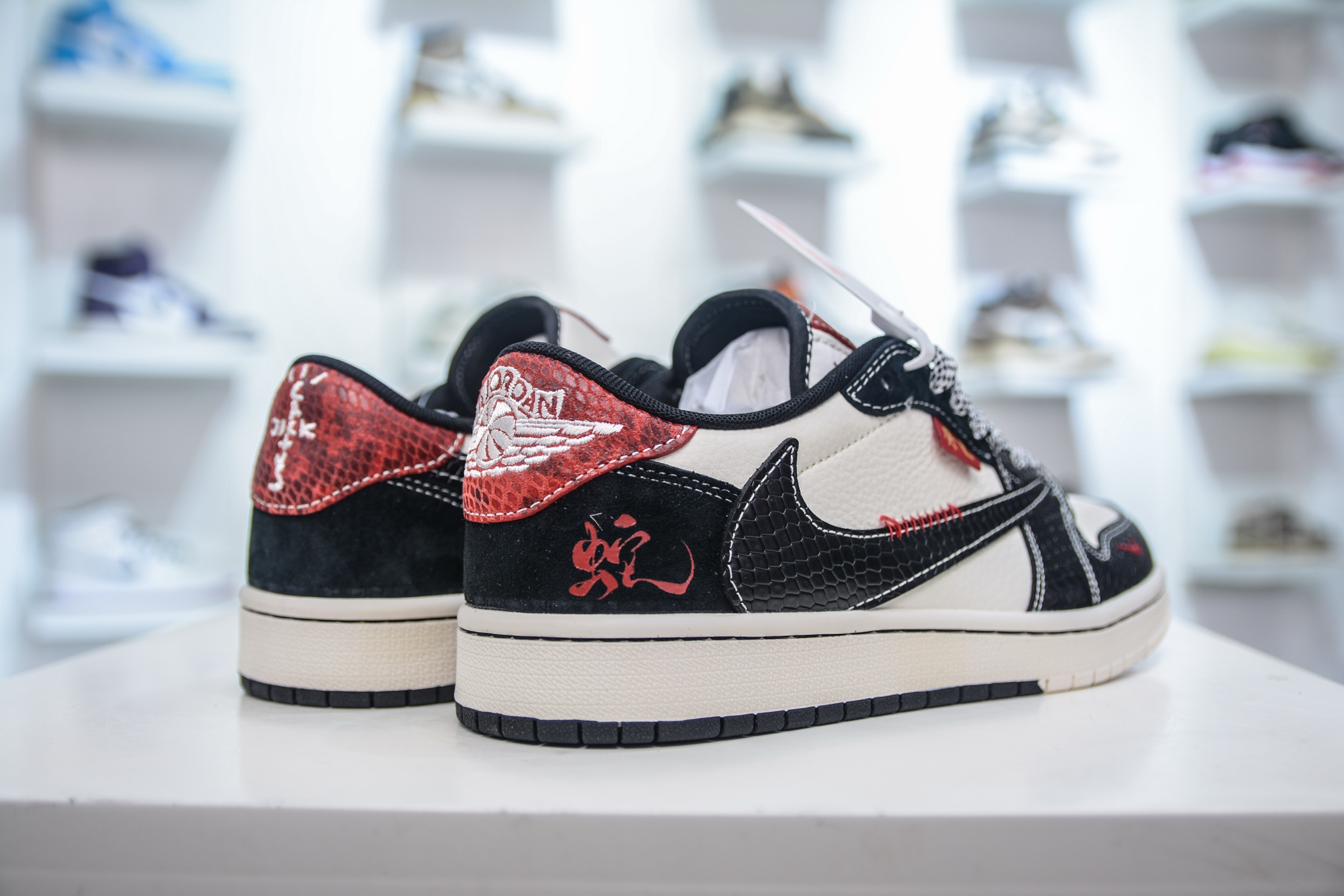 270 Travis Scott x Nike Air Jordan 1 Low 蛇年限定 反转白黑红 YX5066-306