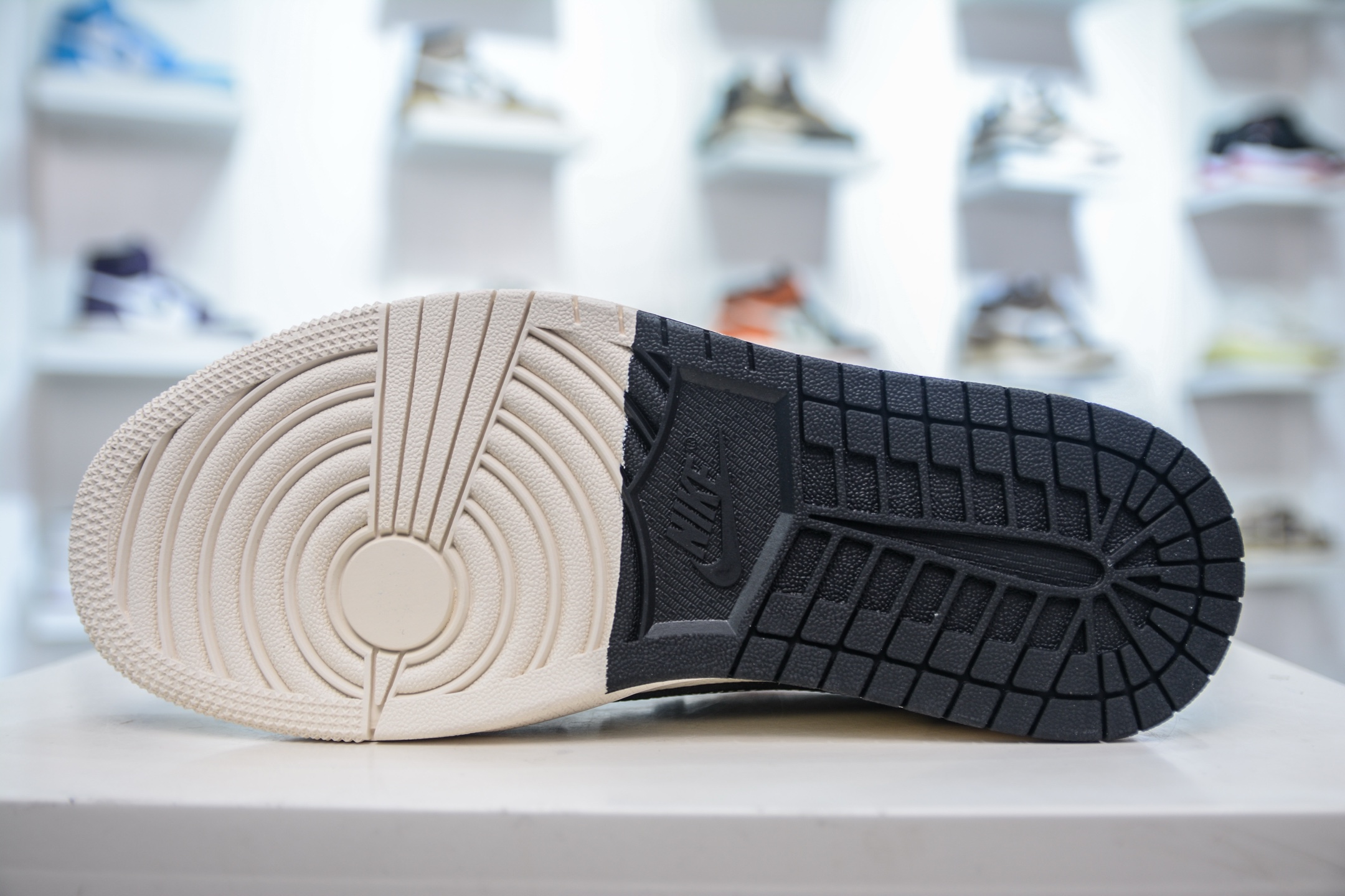 270 Travis Scott x Nike Air Jordan 1 Low 蛇年限定 反转白黑红 YX5066-306