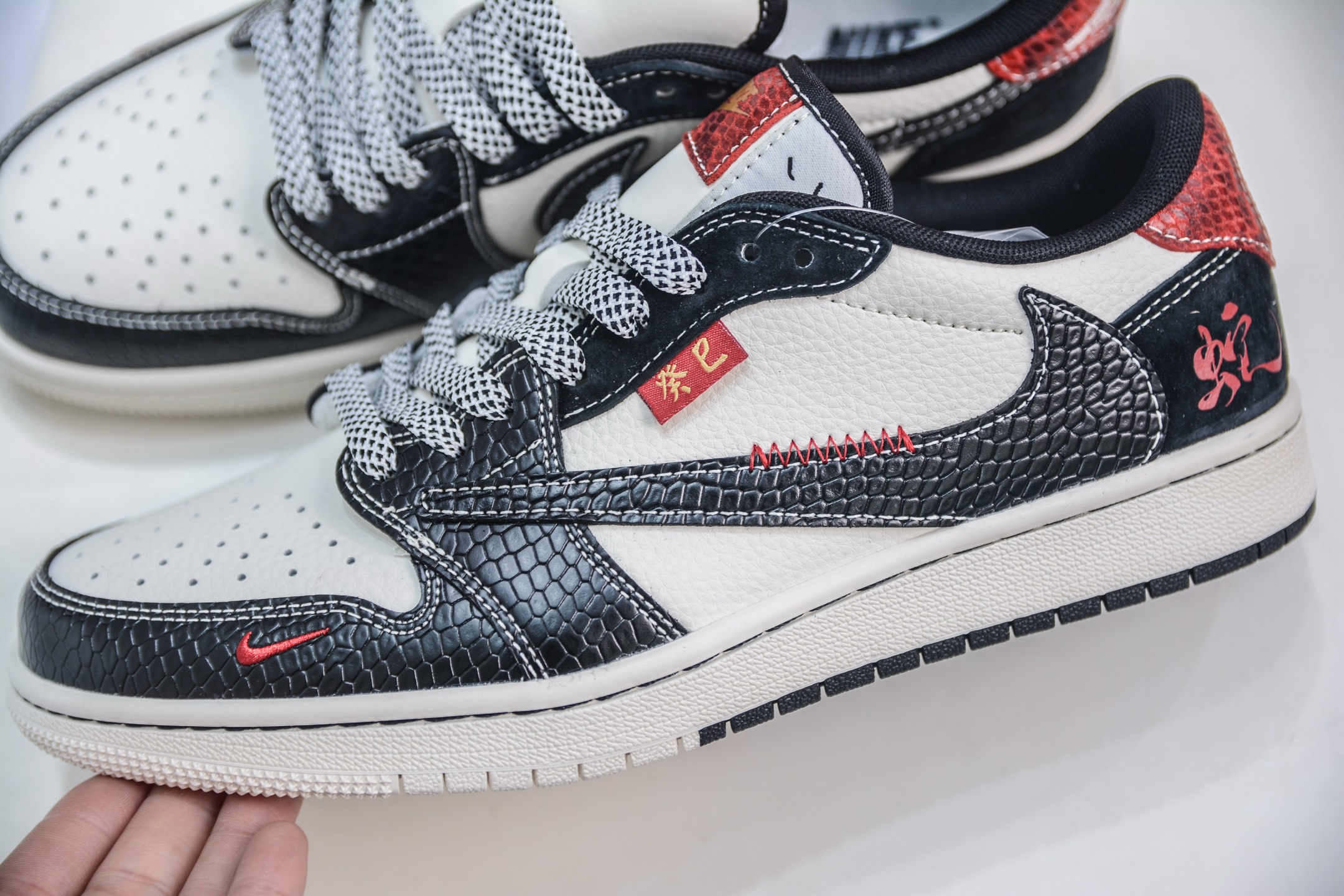 270 Travis Scott x Nike Air Jordan 1 Low 蛇年限定 反转白黑红 YX5066-306