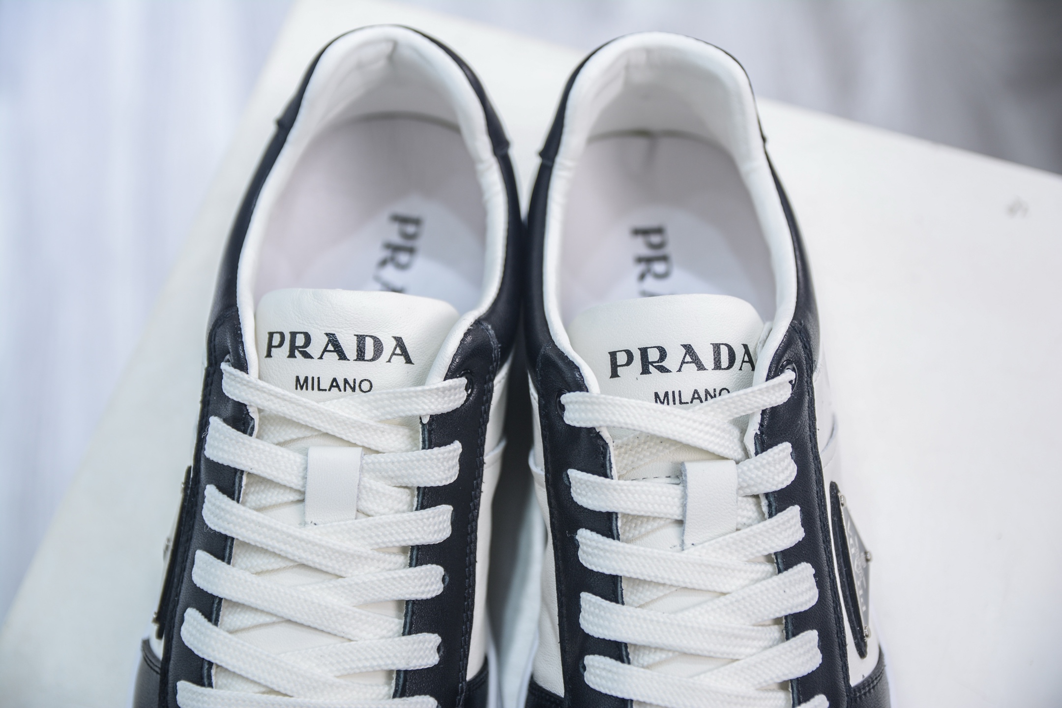 380 PRADA 普拉达马龙同款低帮男鞋运动休闲板鞋