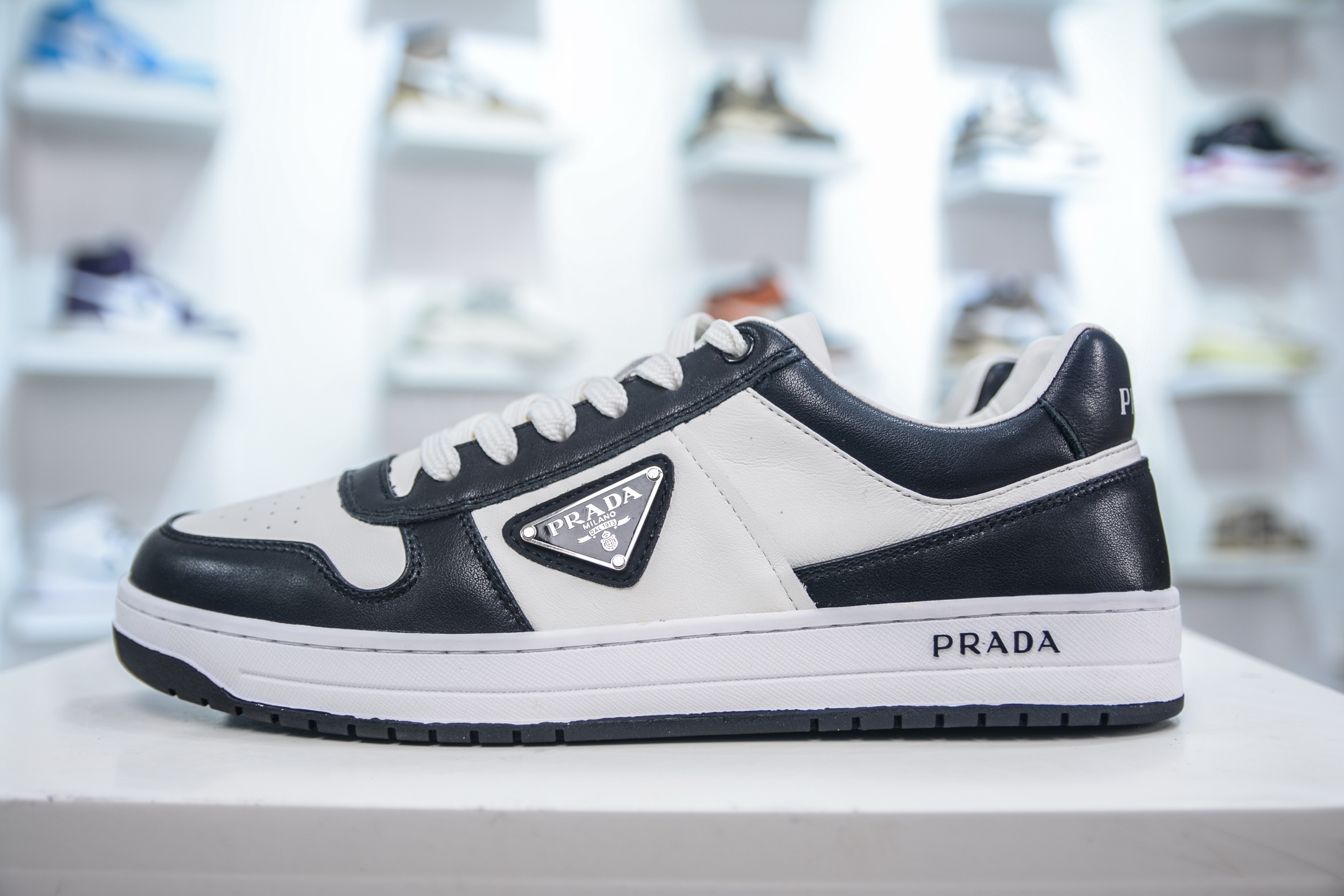 380 PRADA 普拉达马龙同款低帮男鞋运动休闲板鞋