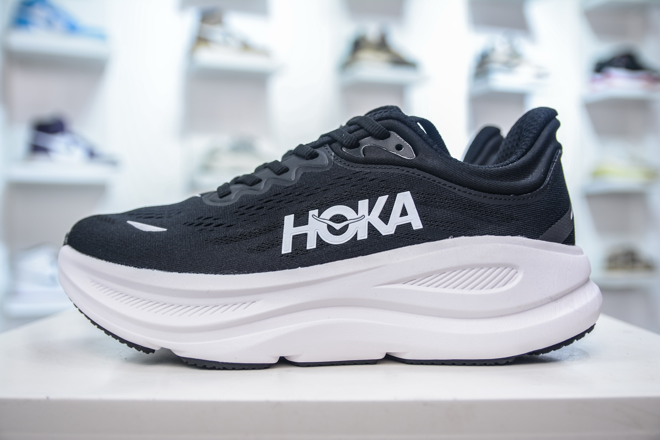 200 CS版 HOKA ONE ONE Bondi 9 WIDE 邦迪九代舒适防滑耐磨低帮休闲跑步鞋 1162011/BWHT