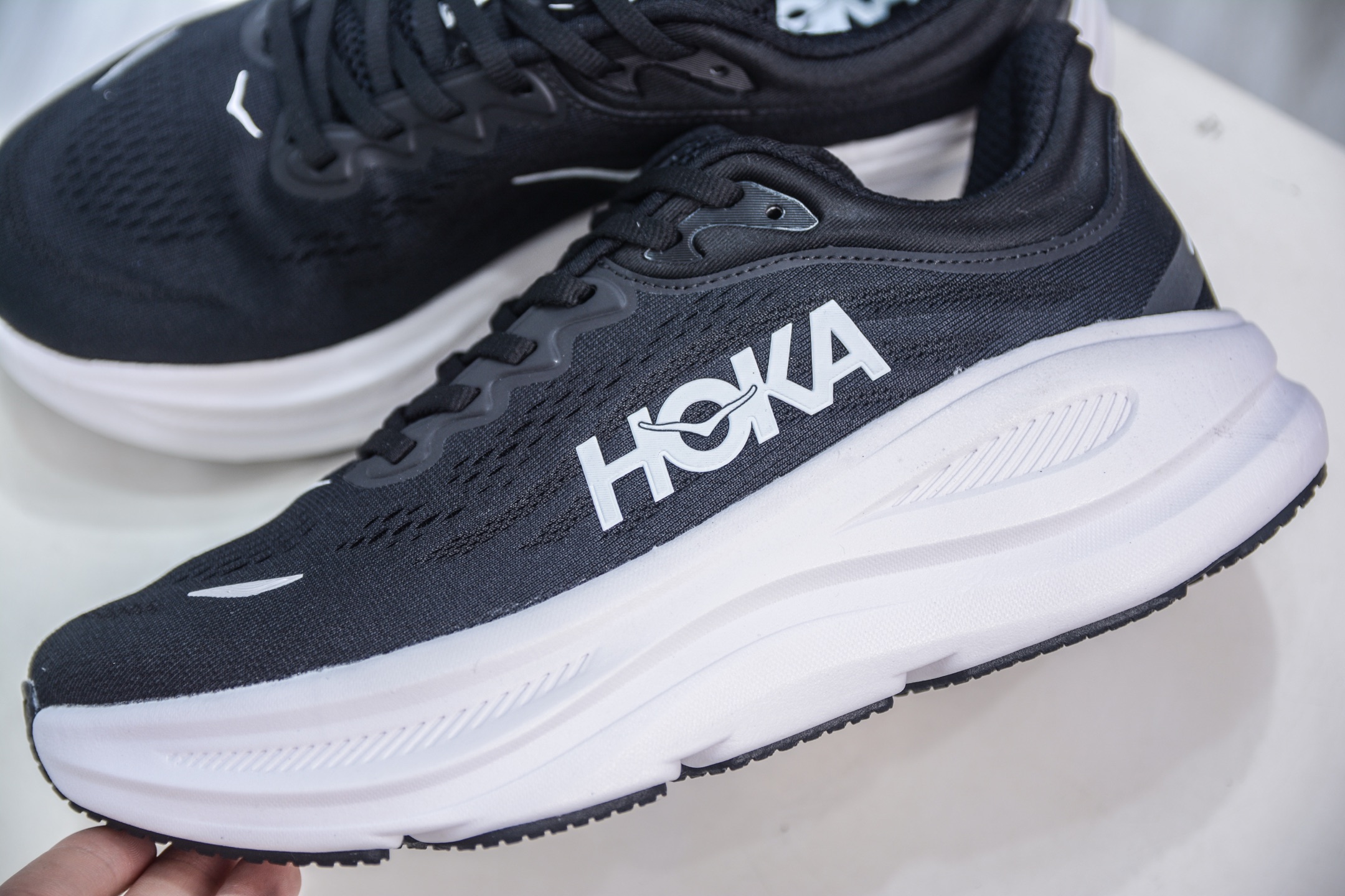 200 CS版 HOKA ONE ONE Bondi 9 WIDE 邦迪九代舒适防滑耐磨低帮休闲跑步鞋 1162011/BWHT