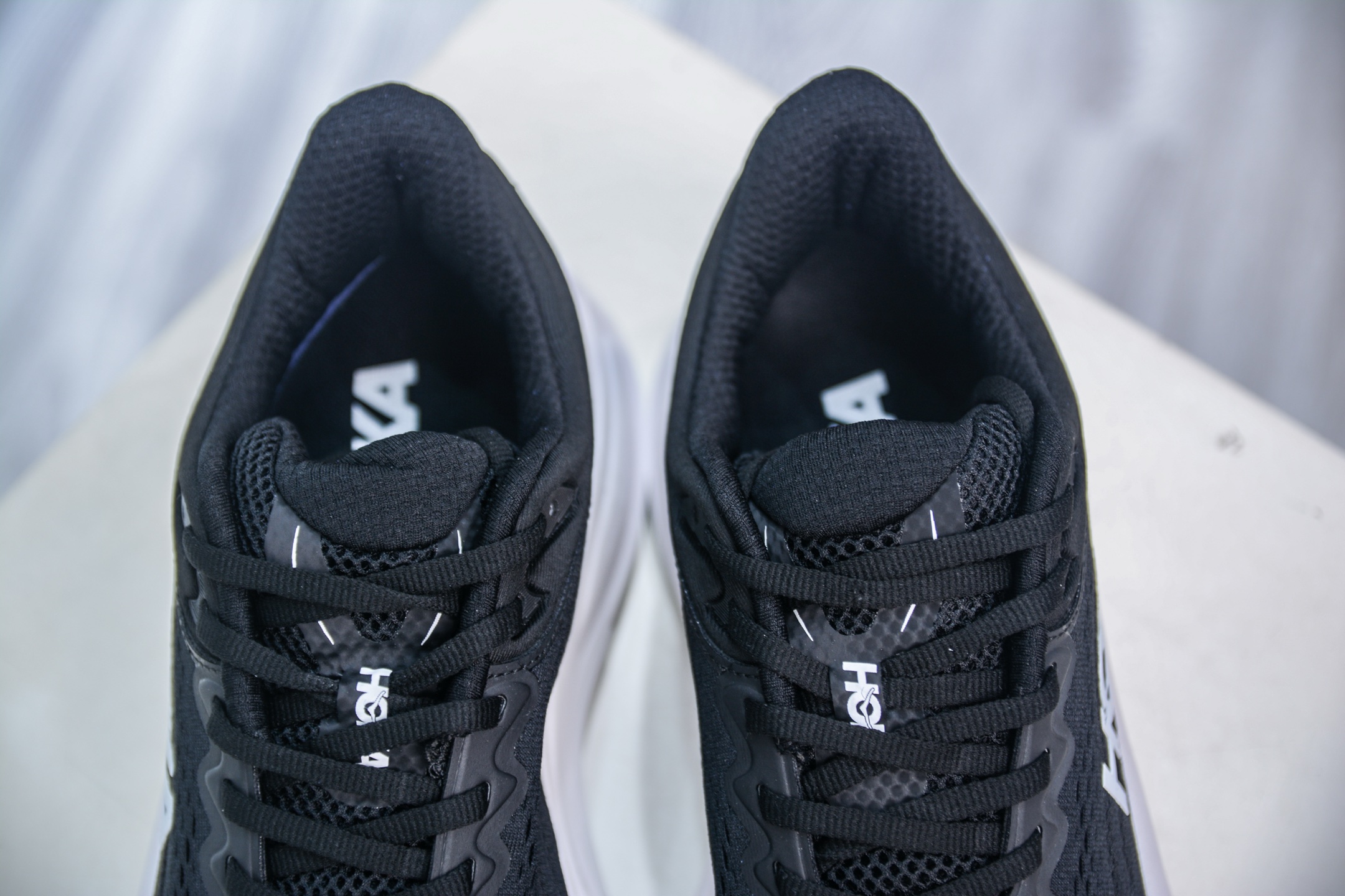 200 CS版 HOKA ONE ONE Bondi 9 WIDE 邦迪九代舒适防滑耐磨低帮休闲跑步鞋 1162011/BWHT