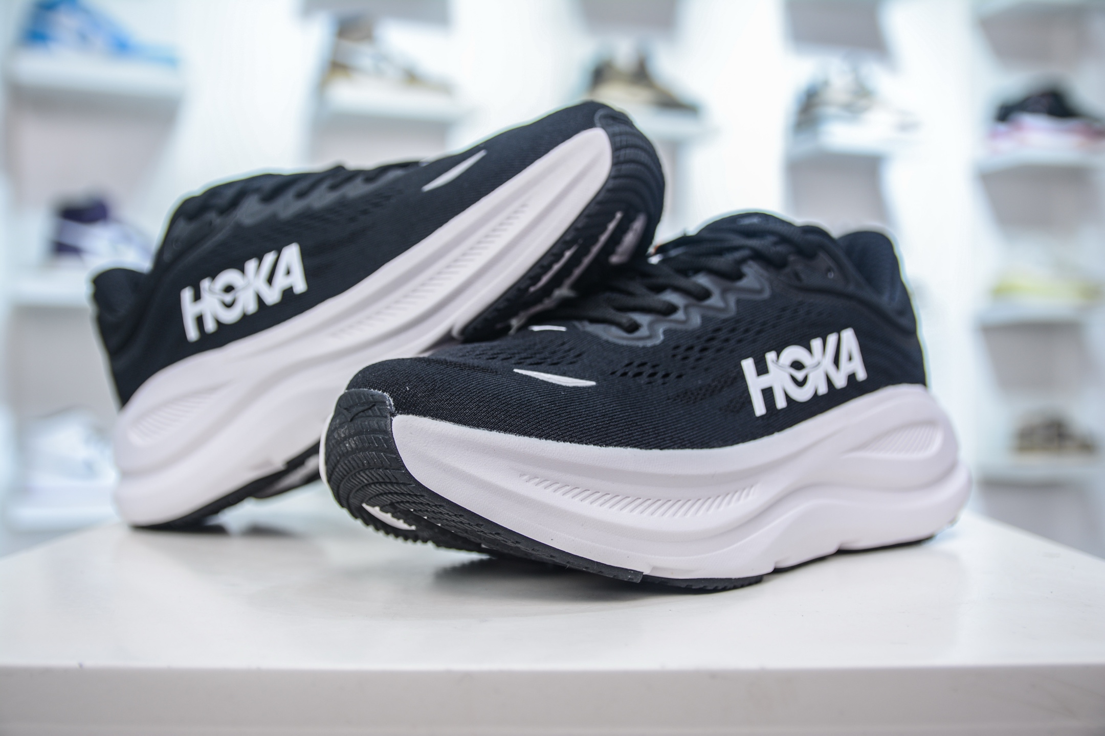 200 CS版 HOKA ONE ONE Bondi 9 WIDE 邦迪九代舒适防滑耐磨低帮休闲跑步鞋 1162011/BWHT