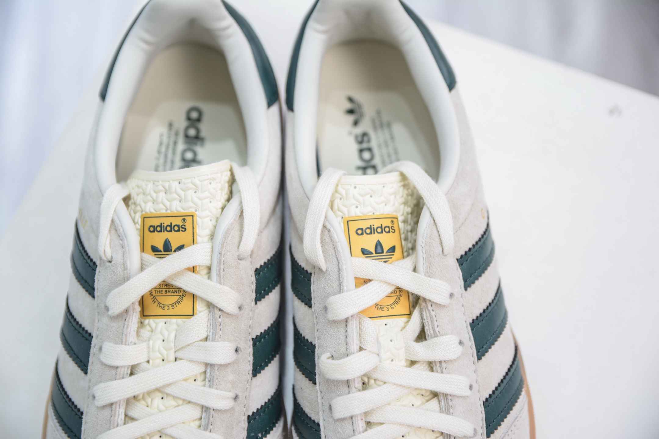 160 AD Gazelle Indoor Trainers 羚羊内训系列低帮复古百搭休闲运动德训风板鞋 IH7502