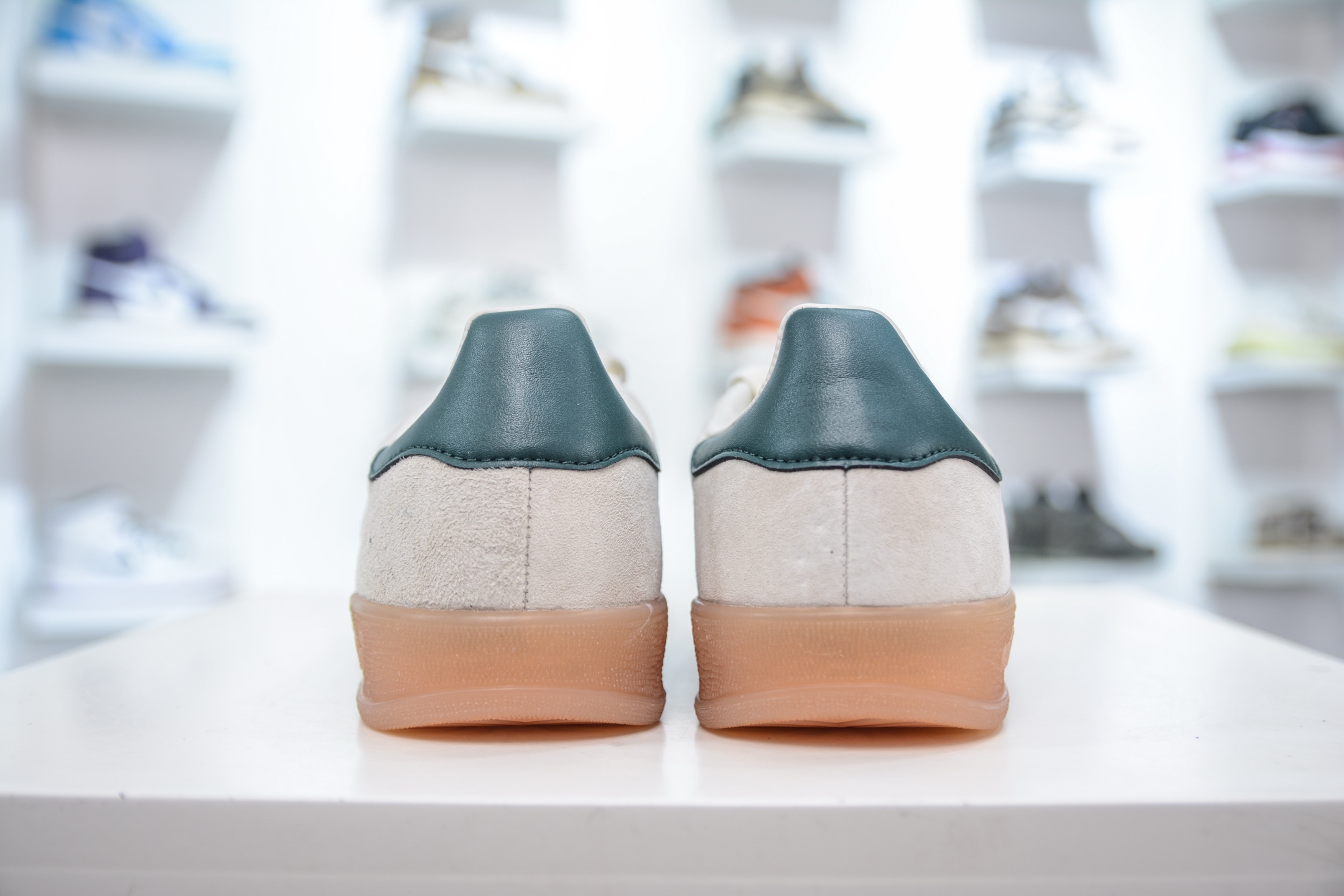 160 AD Gazelle Indoor Trainers 羚羊内训系列低帮复古百搭休闲运动德训风板鞋 IH7502